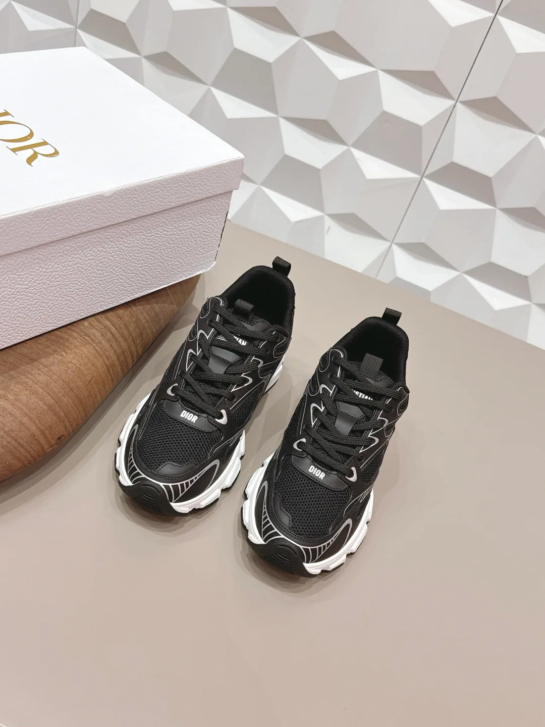 Кроссовки Женские Christian Dior 9890946