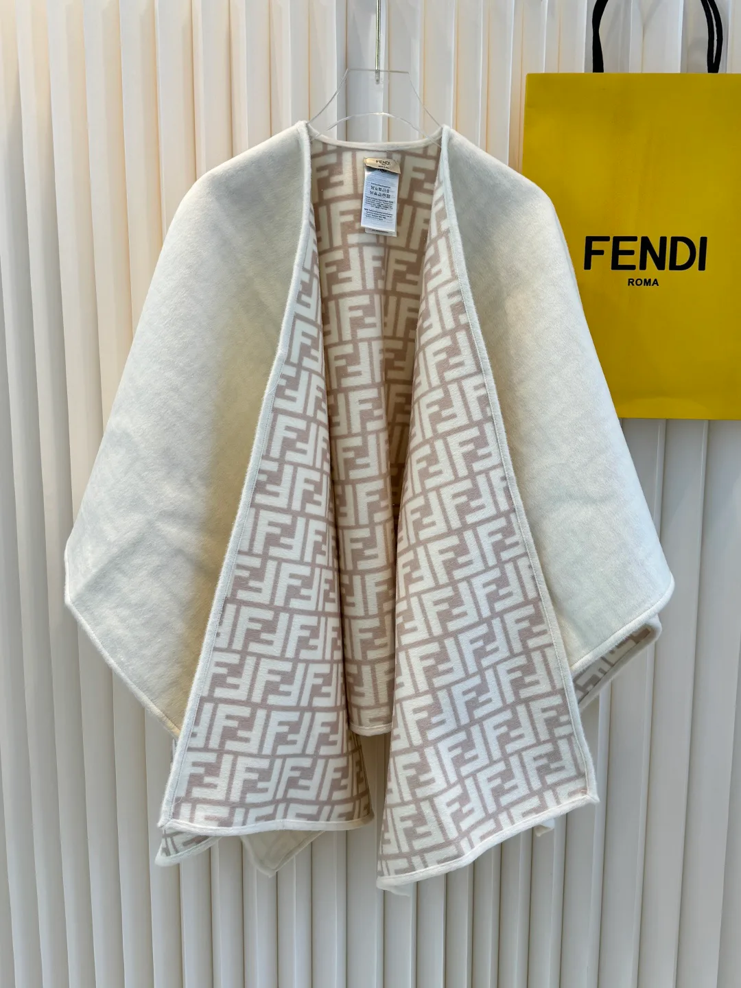 Пальто Женские Fendi 18980919