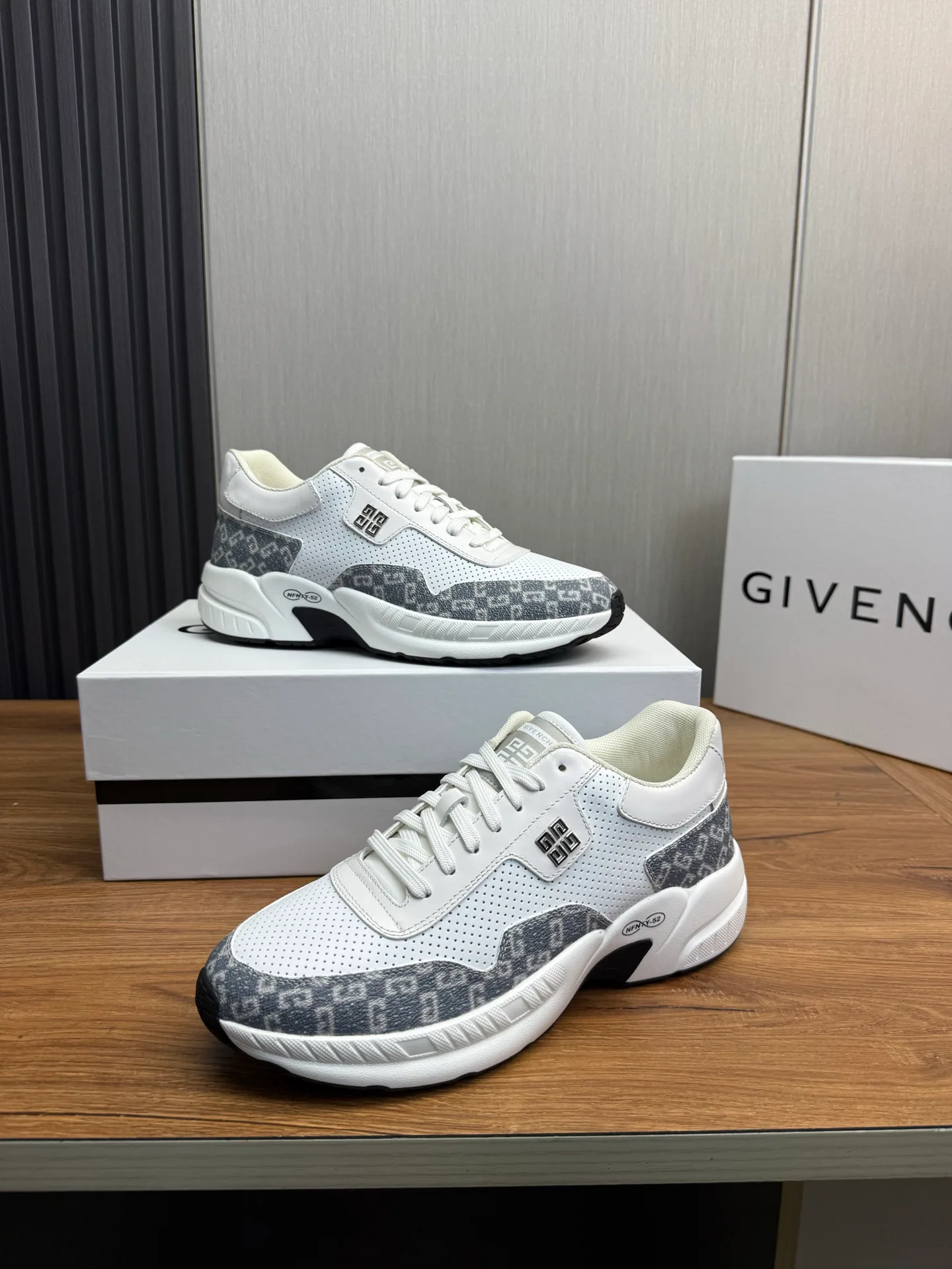 Кроссовки Мужские Givenchy 2380934