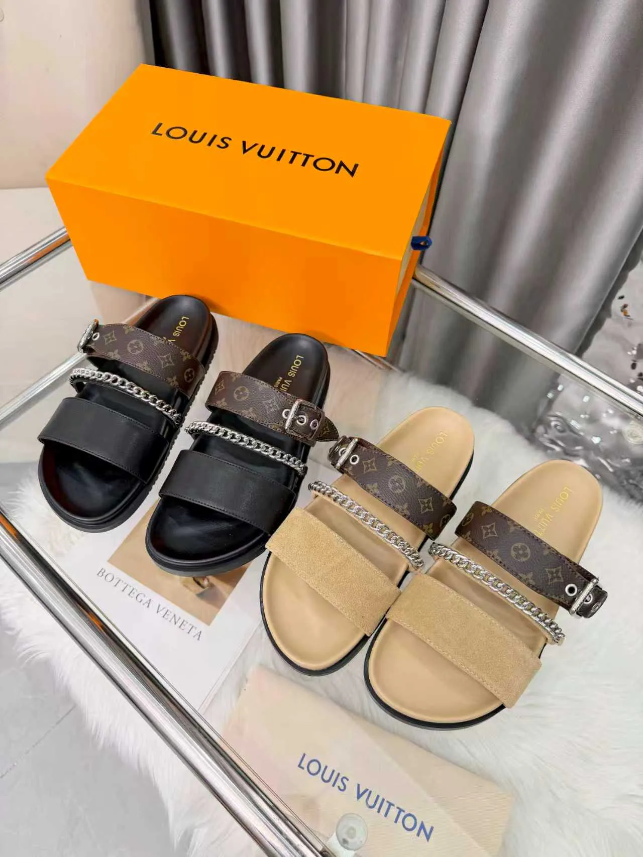 Шлепанцы Женские Louis Vuitton 11529438