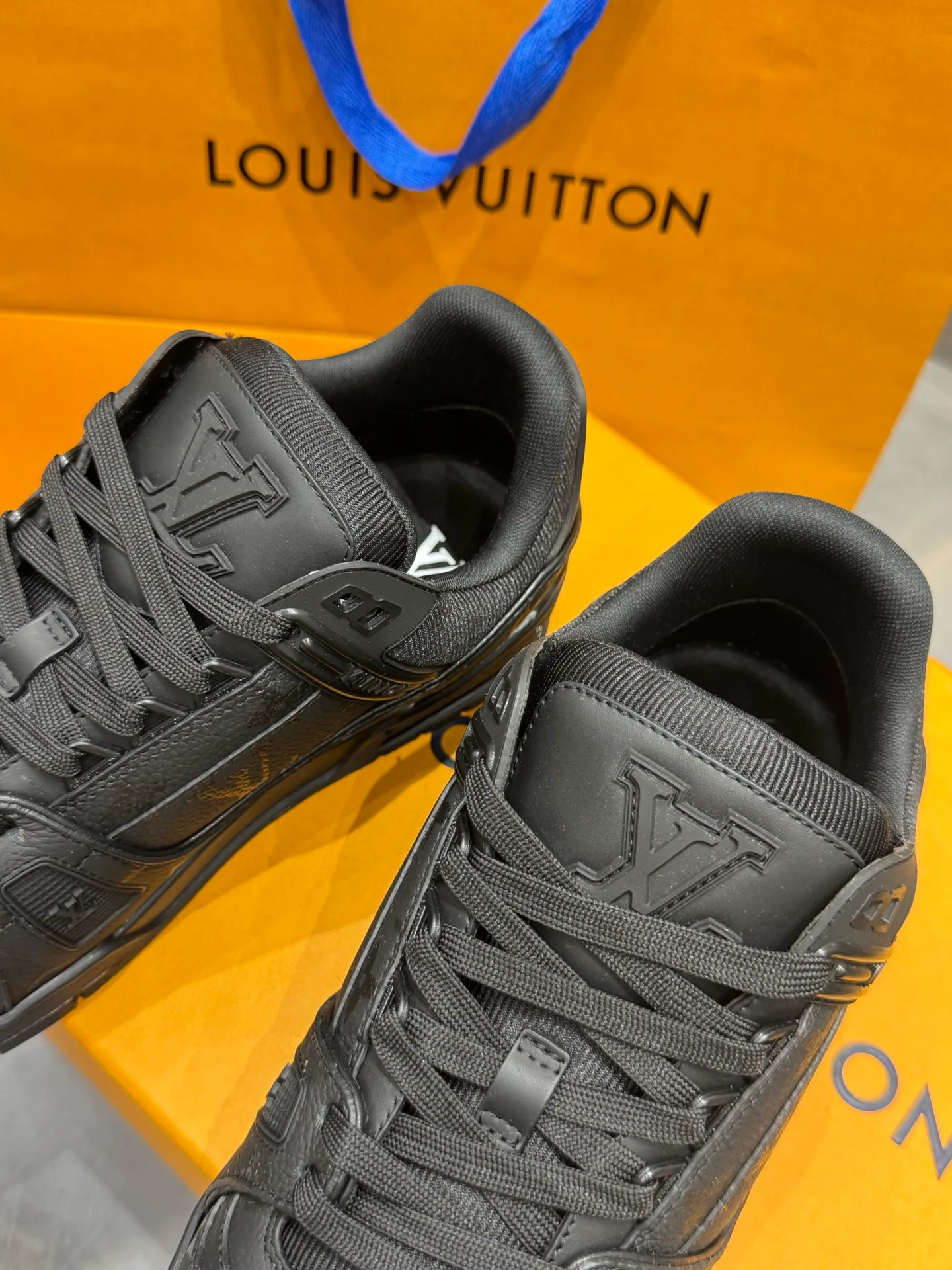 Кроссовки Мужские Louis Vuitton 19073349