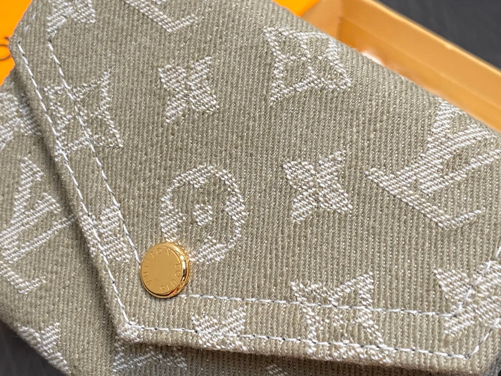 Клатчи Женские Louis Vuitton 12978380