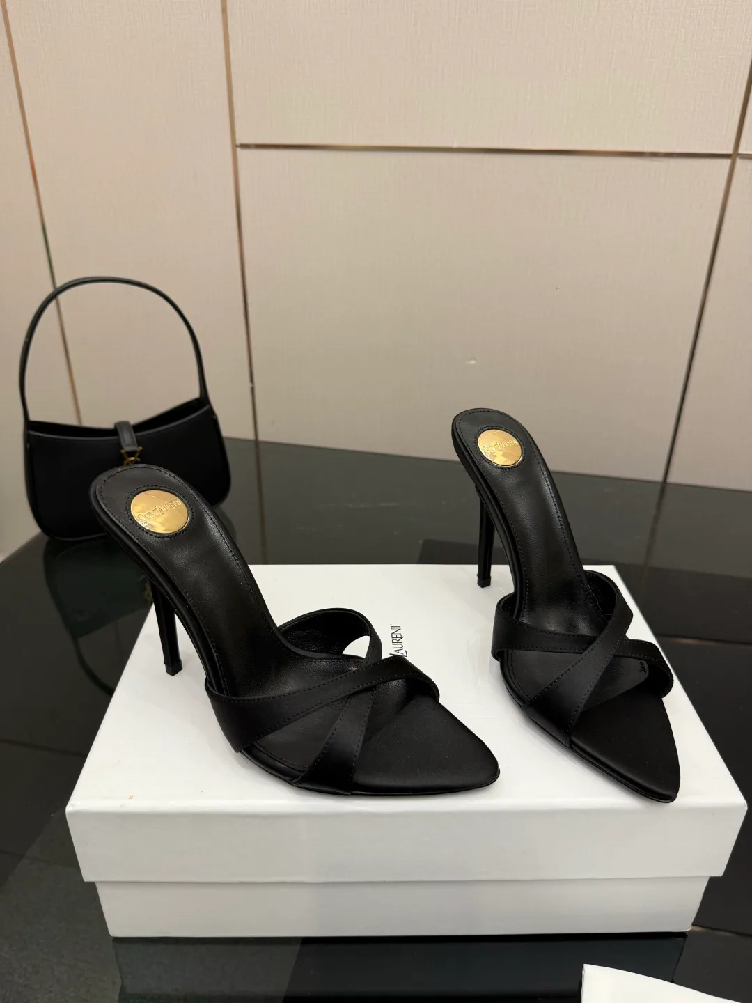 Босоножки Женские Saint Laurent 11424879