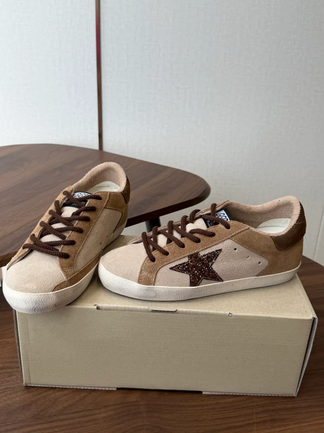 Кроссовки Женские Golden Goose 18146573