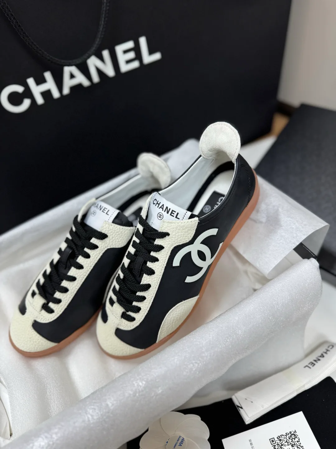 Кроссовки Женские Chanel 18223892