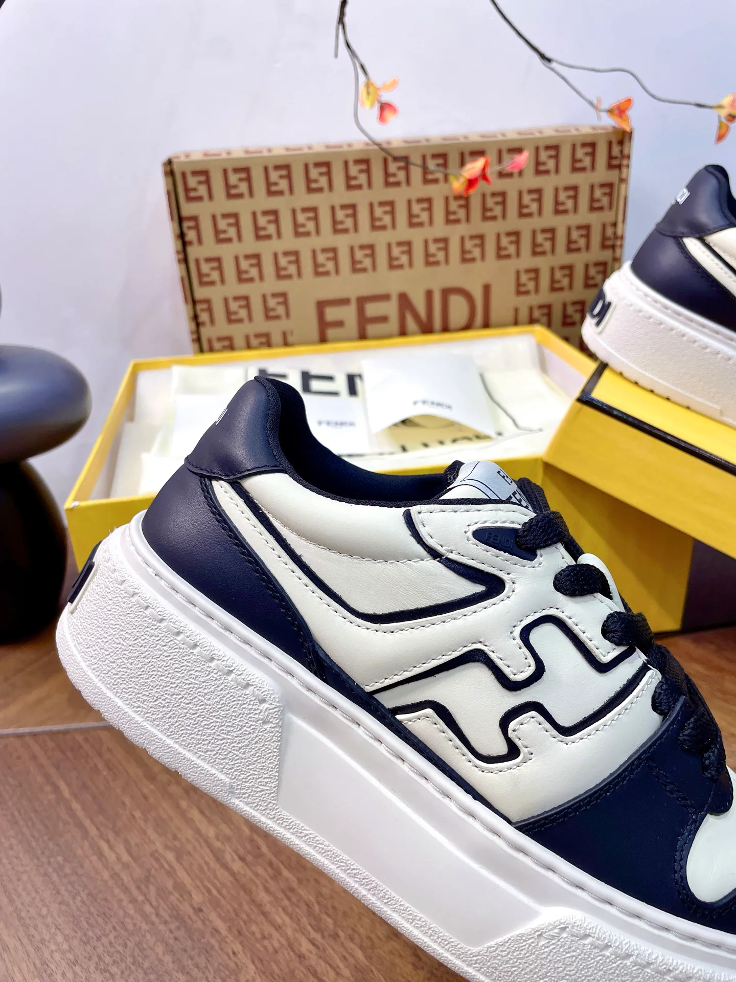 Кроссовки Женские Fendi 17957335