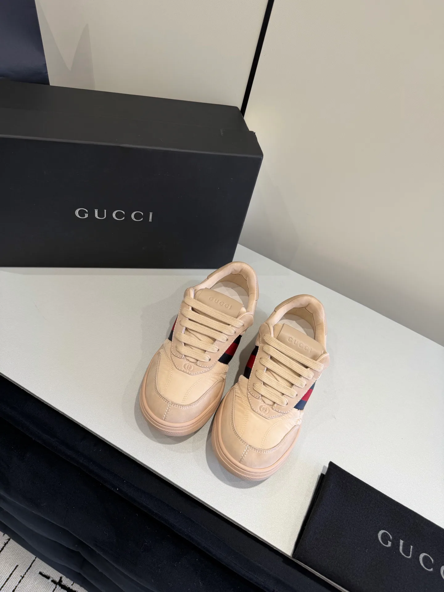 Кроссовки Женские Gucci 18369662