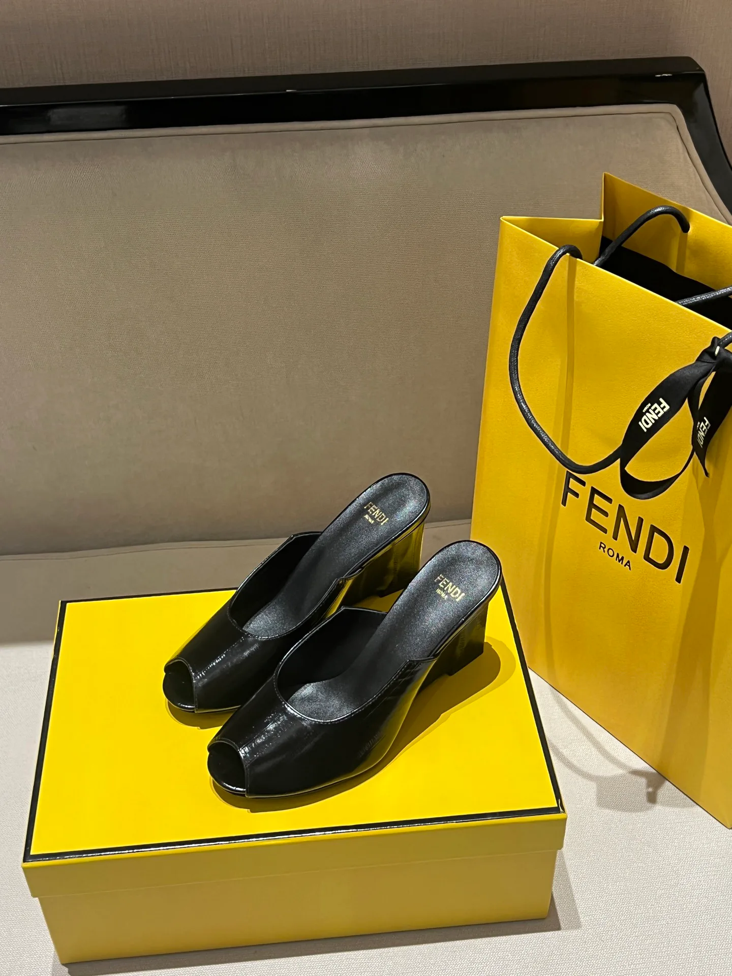 Босоножки Женские Fendi 1022393