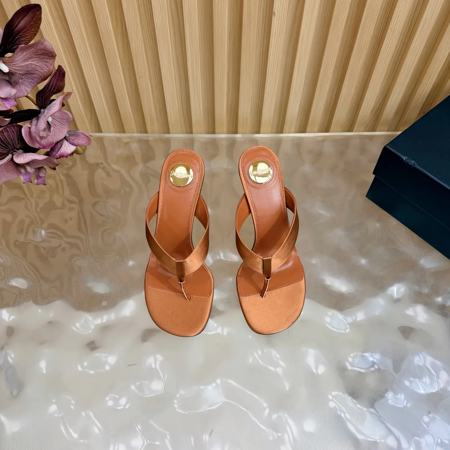 Шлепанцы Женские Saint Laurent 11660257