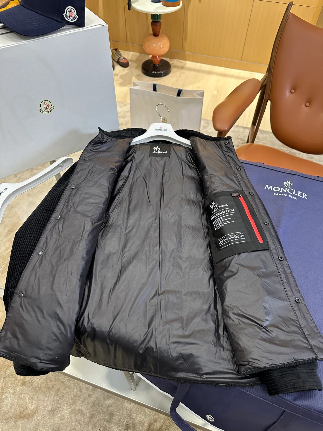 Куртки И Пуховики Мужские Moncler 18209781