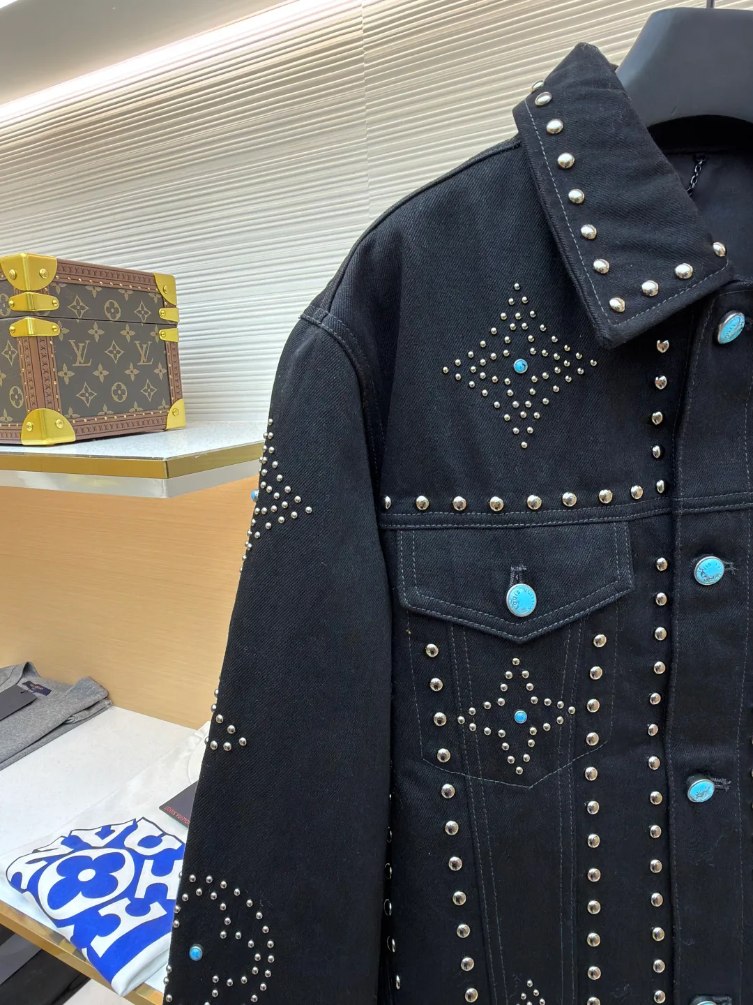 Куртки И Пуховики Мужские Louis Vuitton 9033827