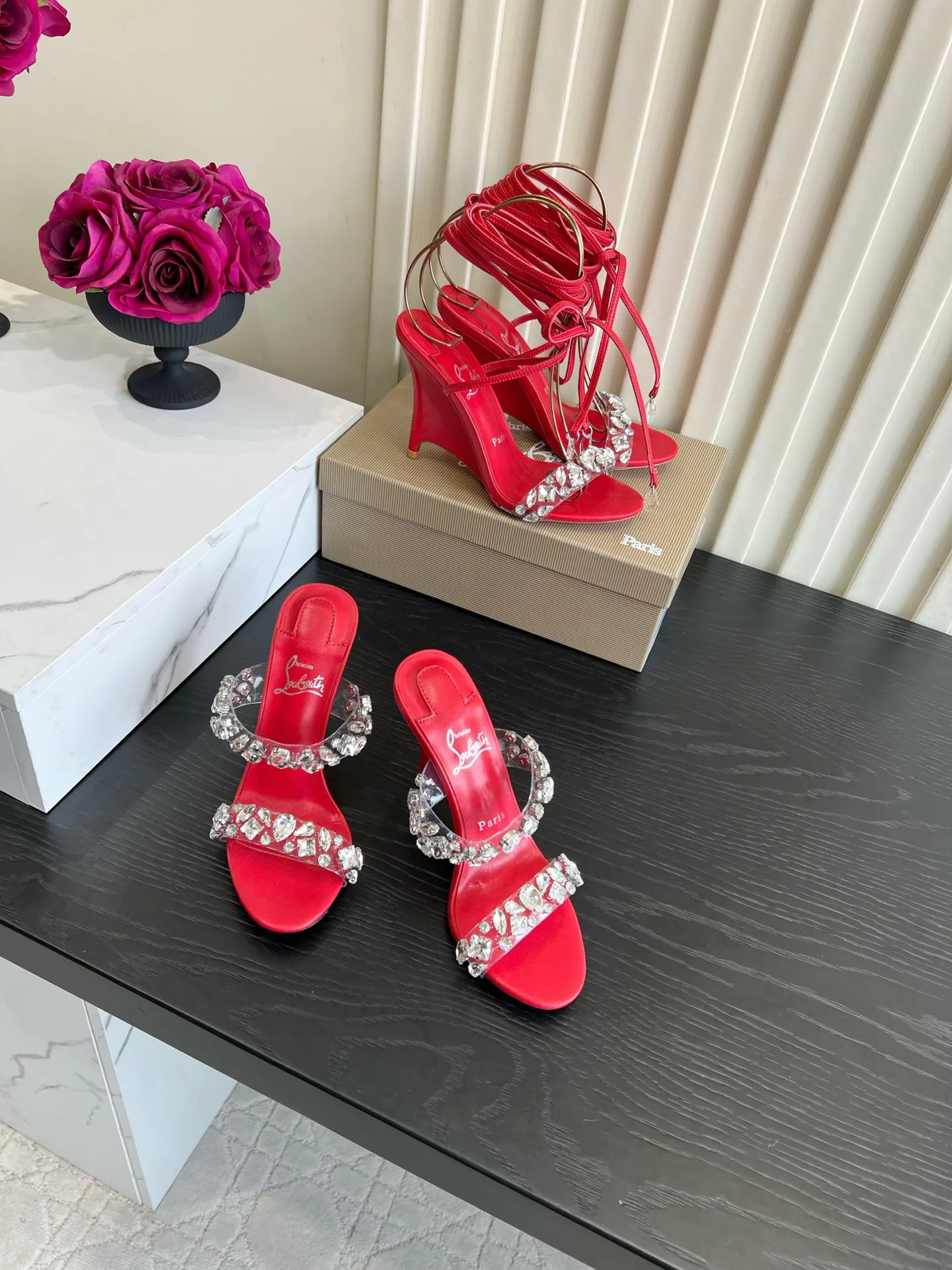 Босоножки Женские Christian Louboutin 18614263