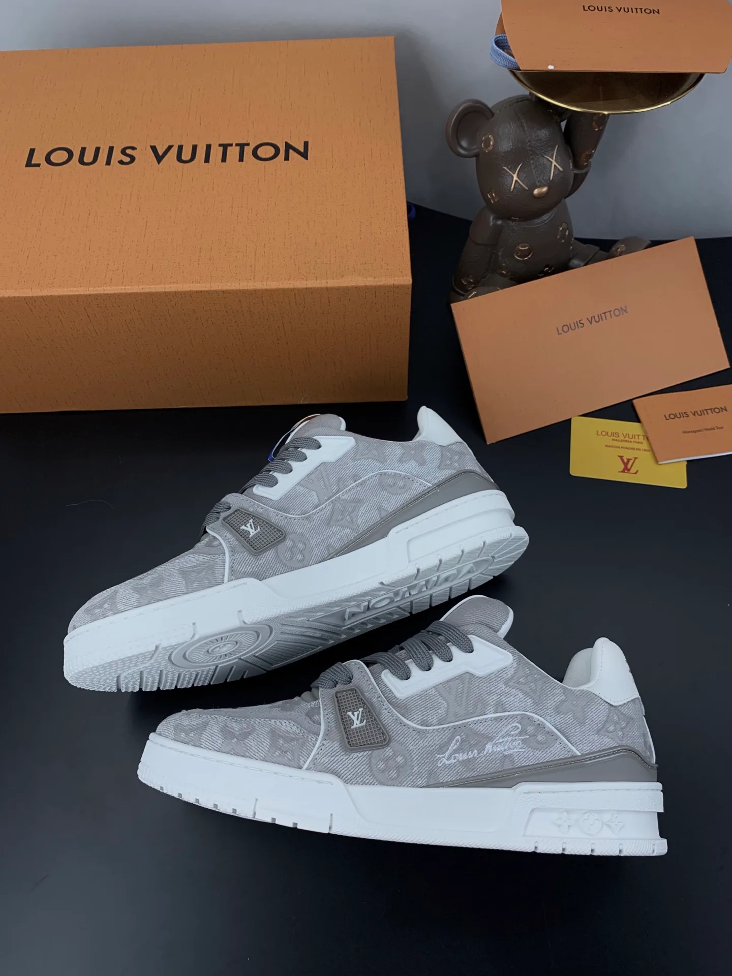 Кроссовки Женские Louis Vuitton 17545276