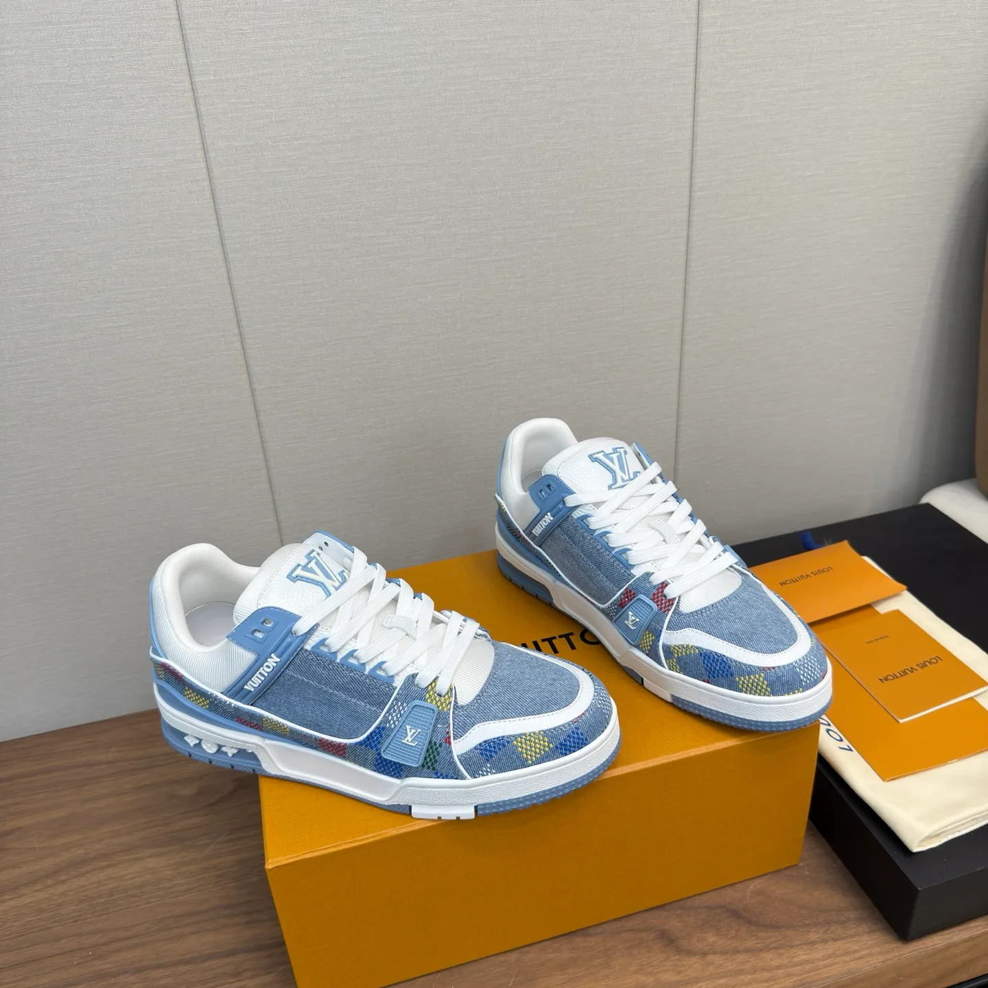 Кроссовки Женские Louis Vuitton 4318171
