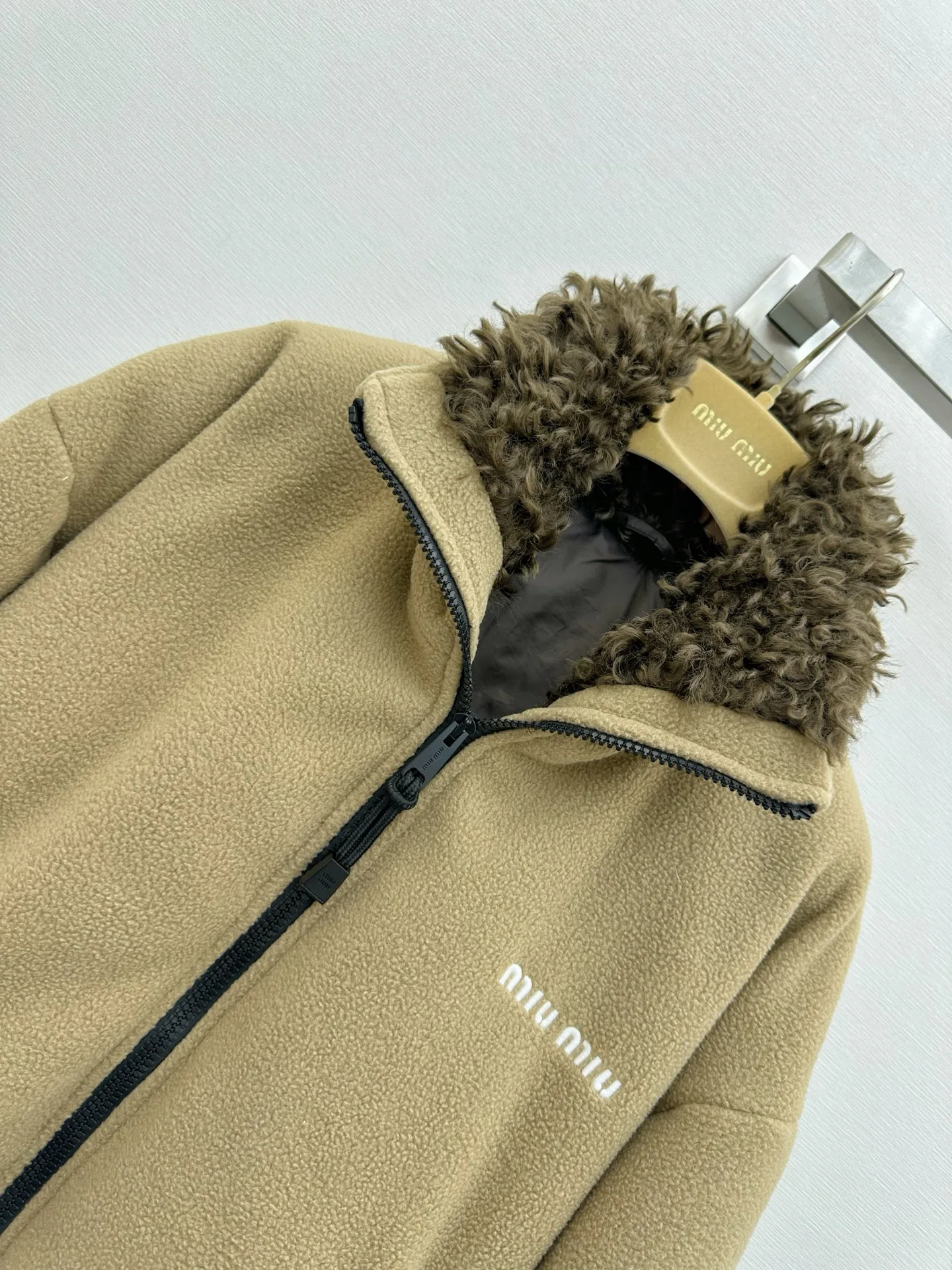 Куртки И Пуховики Женские Miu Miu 18364702