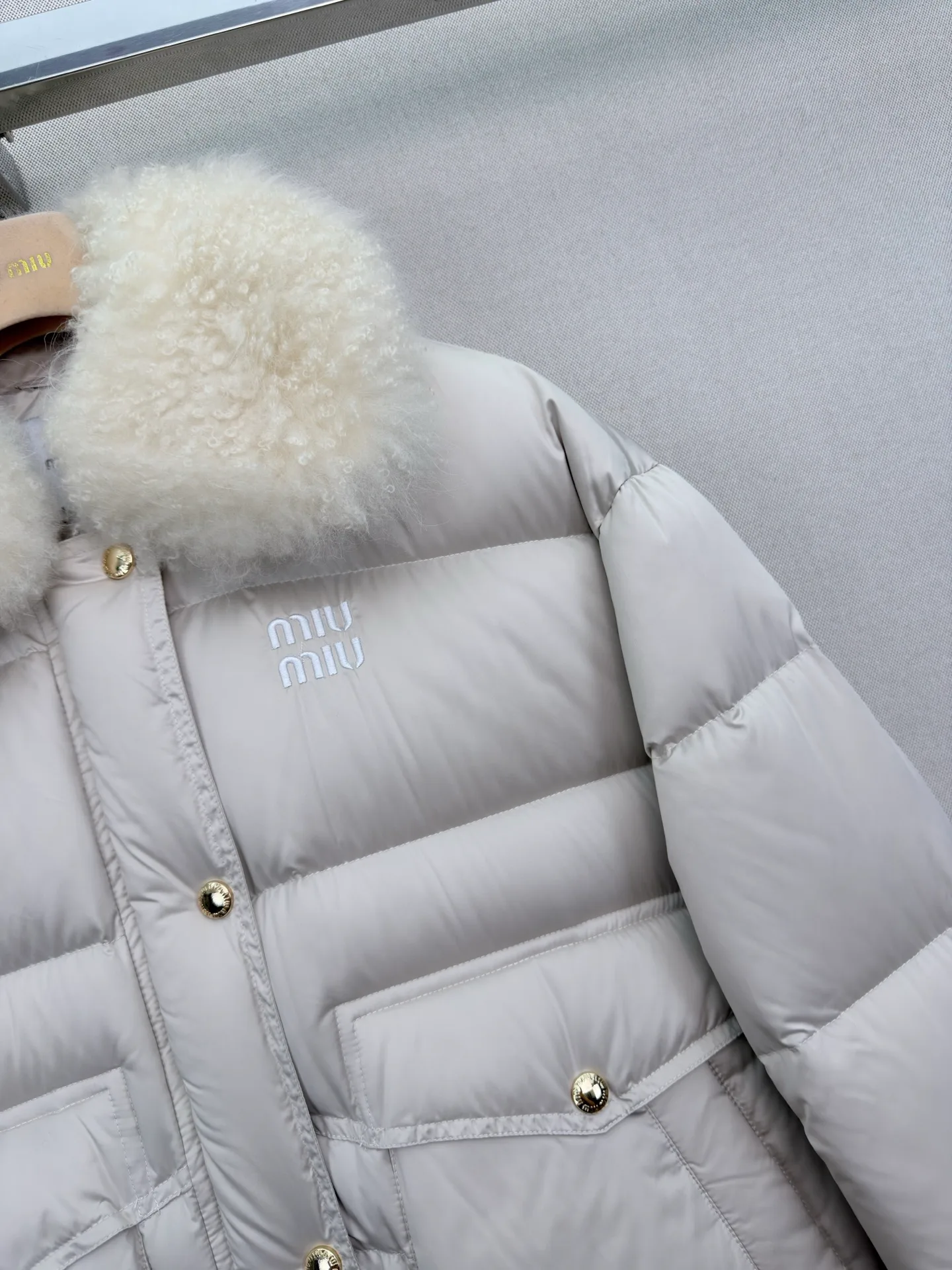 Куртки И Пуховики Женские Miu Miu 18185758