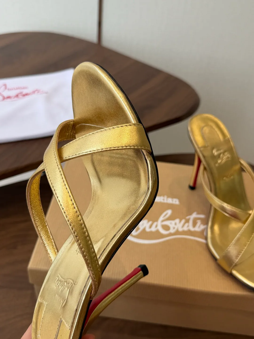 Босоножки Женские Christian Louboutin 18183088