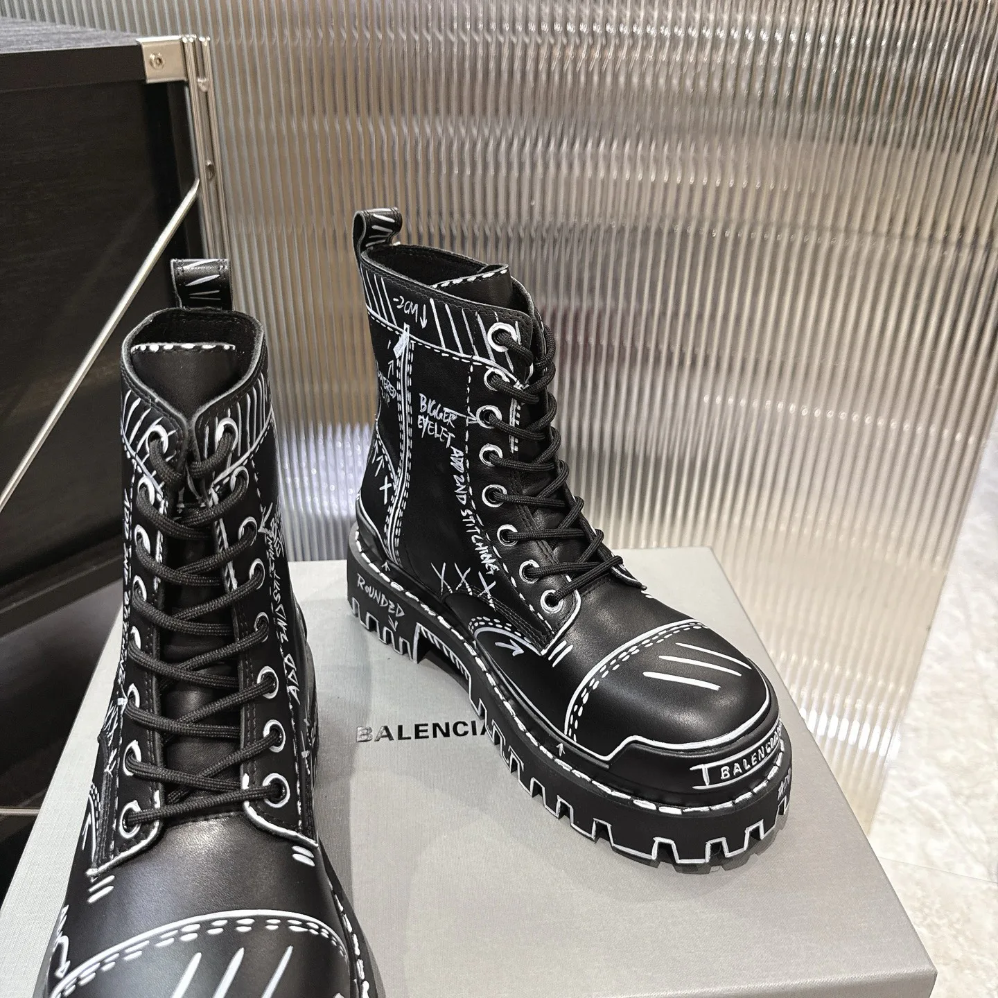 Ботинки Женские Balenciaga 18598033