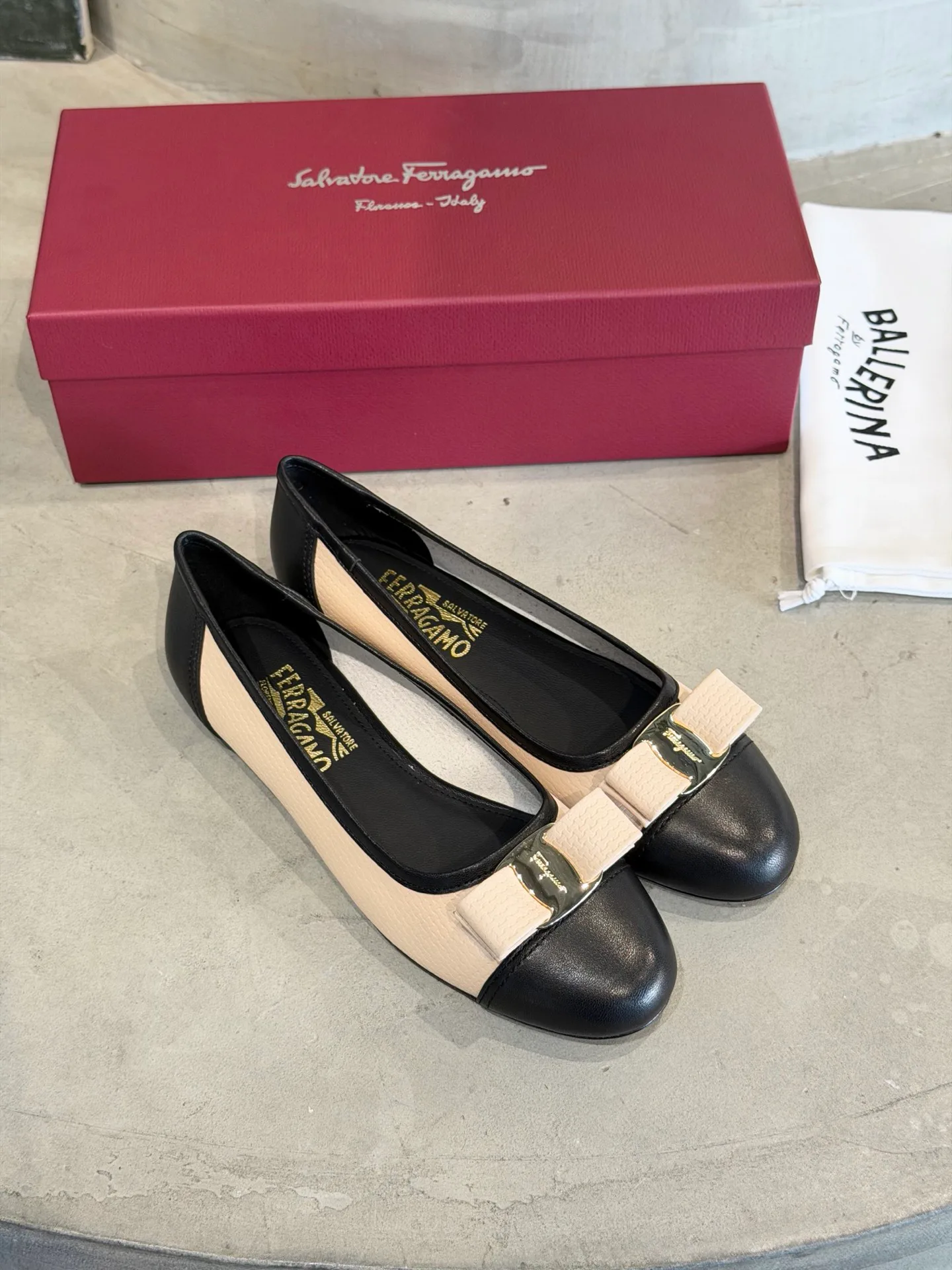 Балетки Женские Salvatore Ferragamo 11703586