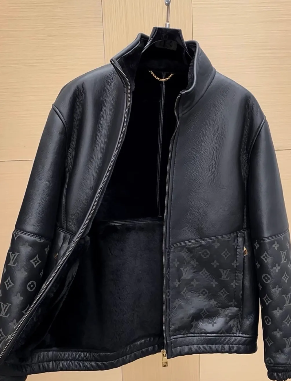 Кожаные Куртки И Дублёнки Женские Louis Vuitton 5107771