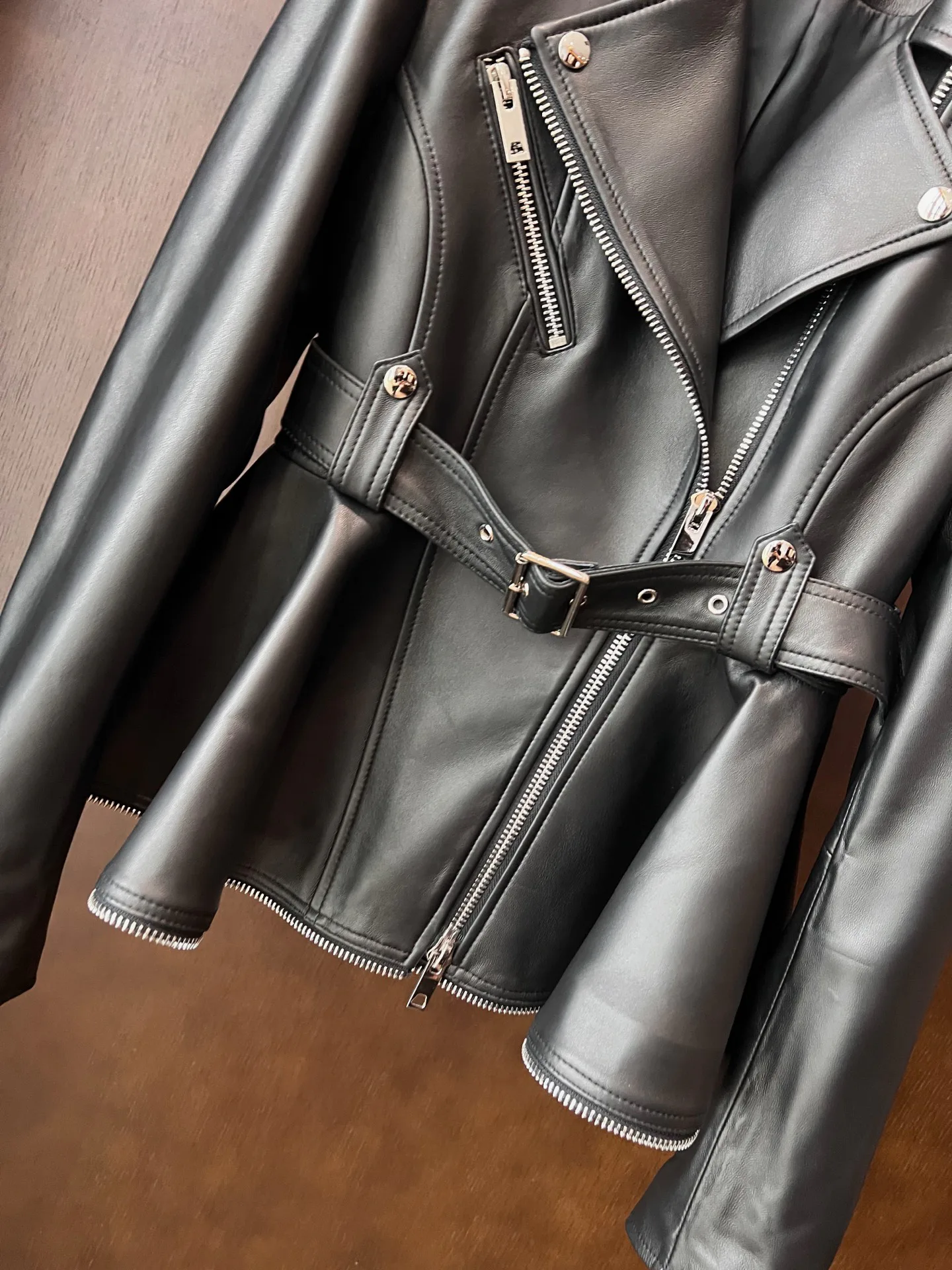 Кожаные Куртки И Дублёнки Женские Chanel 9101748