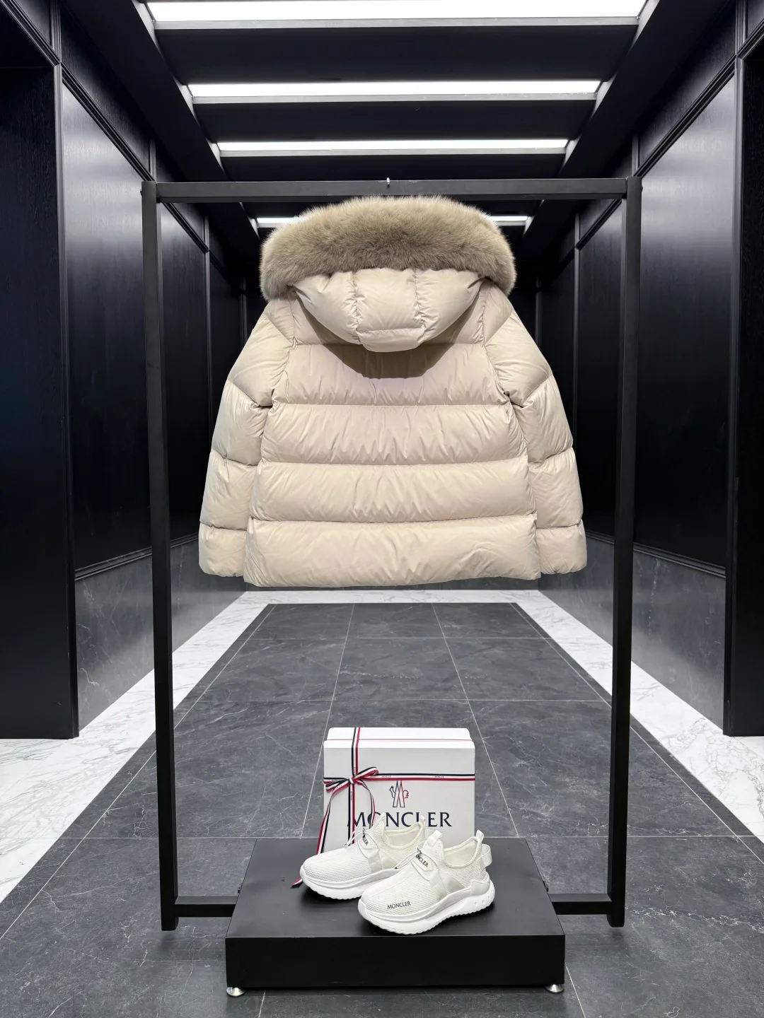 Куртки И Пуховики Женские Moncler 17964585