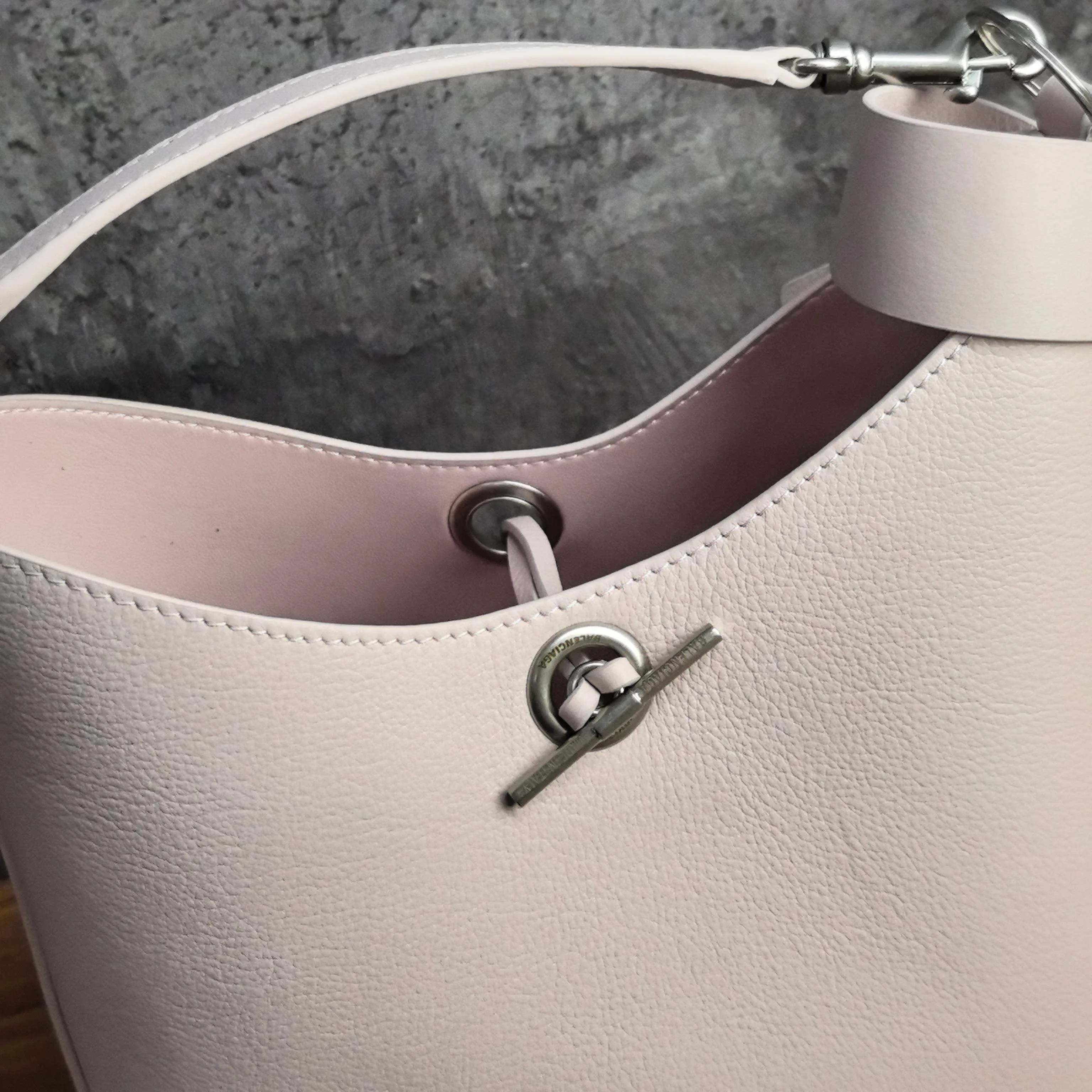 Сумки На Ремне Женские Balenciaga 12669071