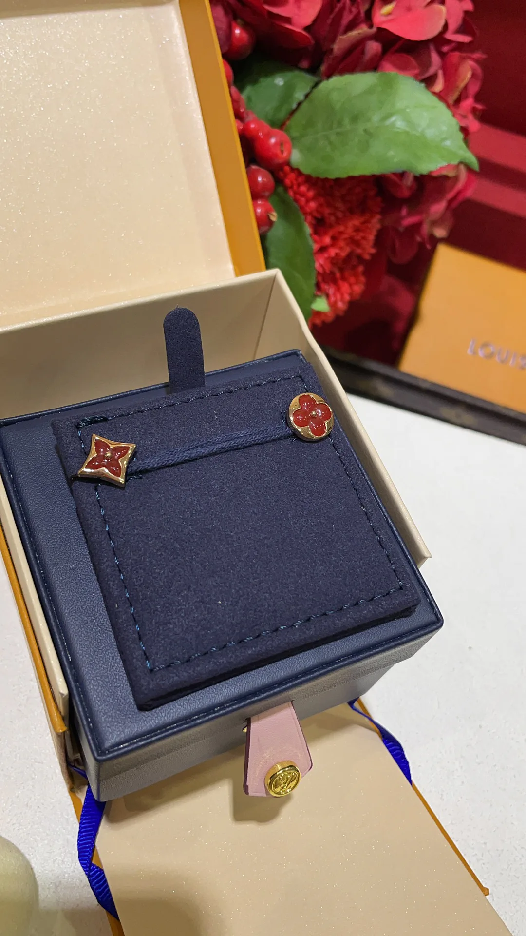 Бижутерия Louis Vuitton 4213