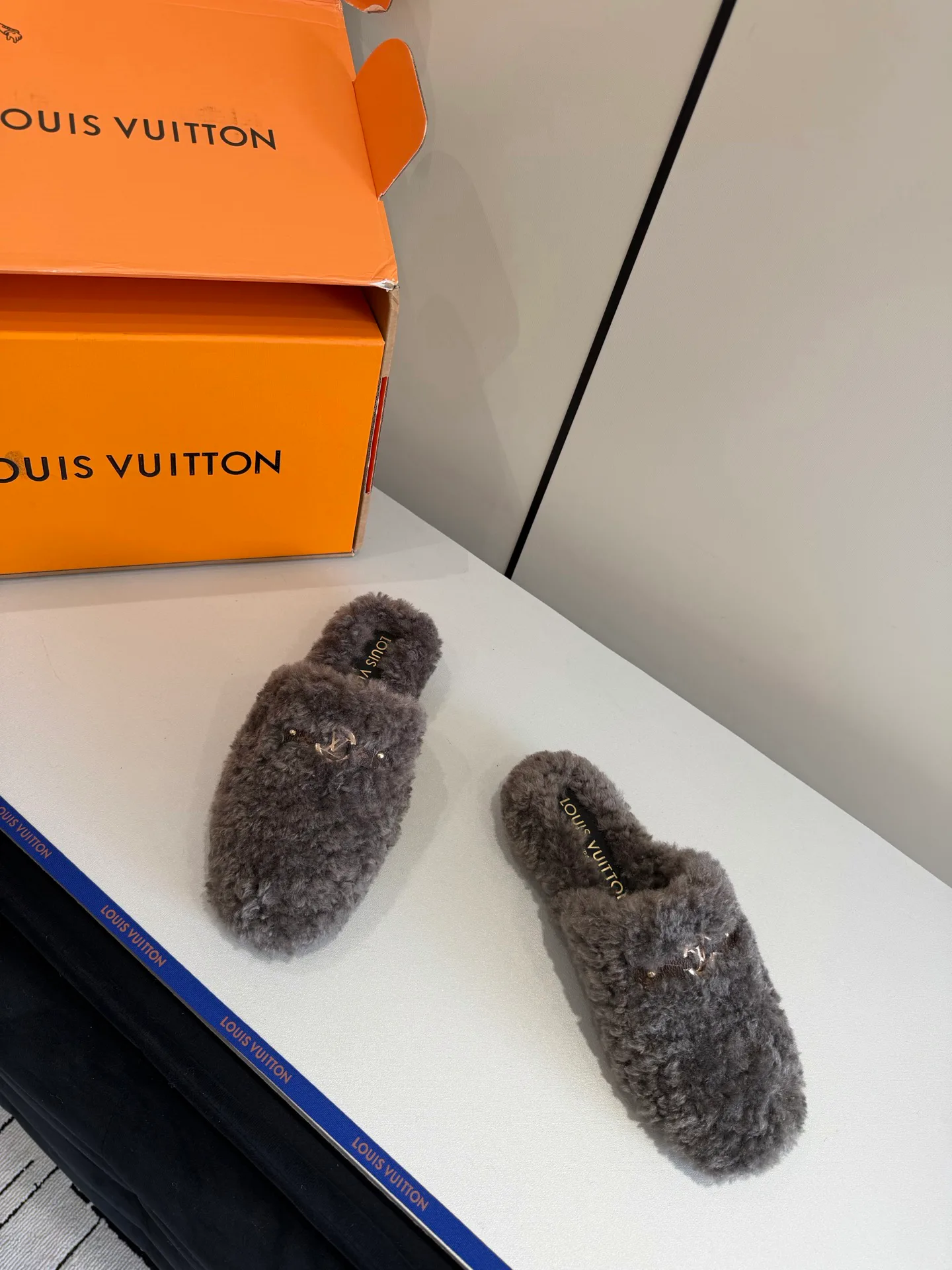 Тапочки Женские Louis Vuitton 20085249
