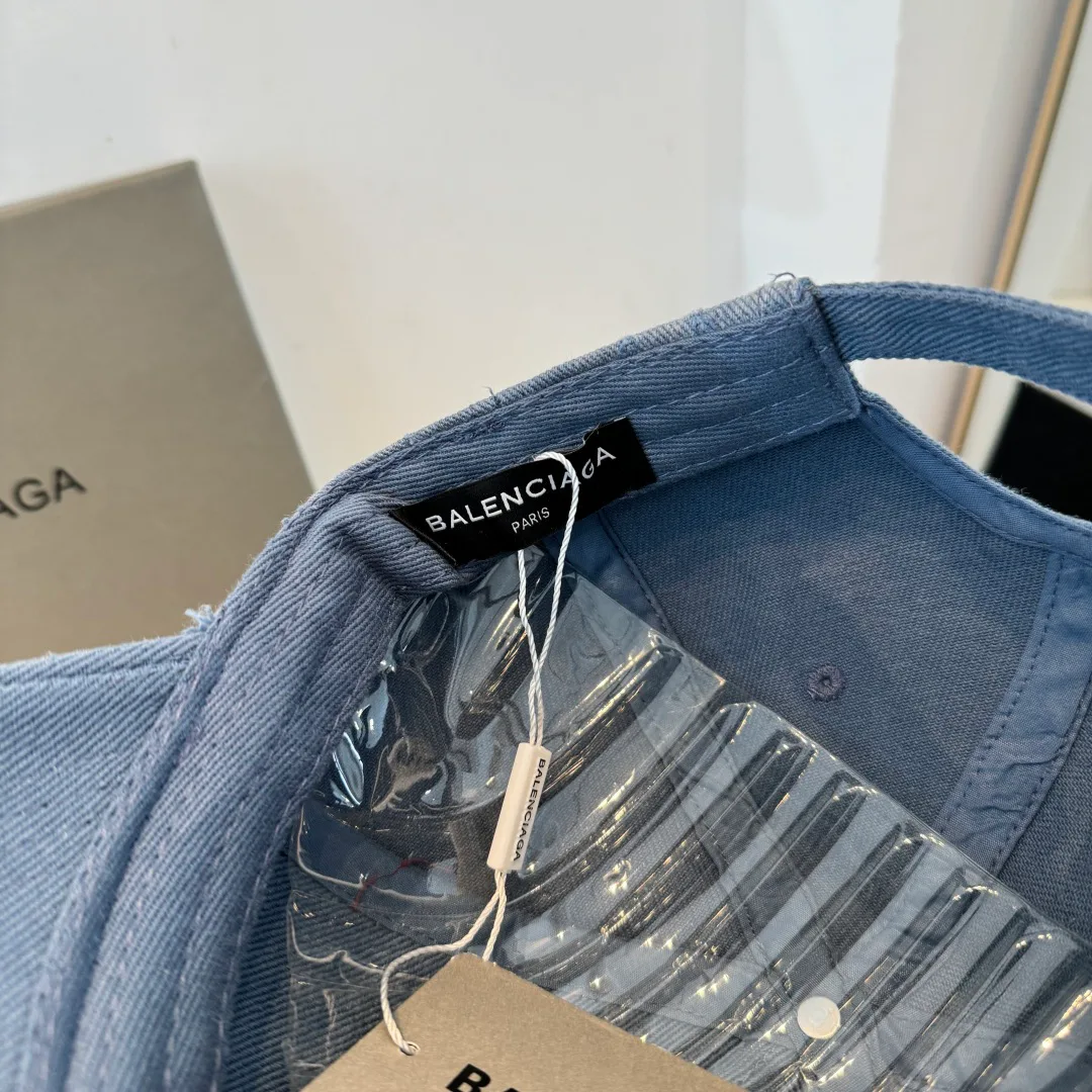Головные Уборы Balenciaga 11633365
