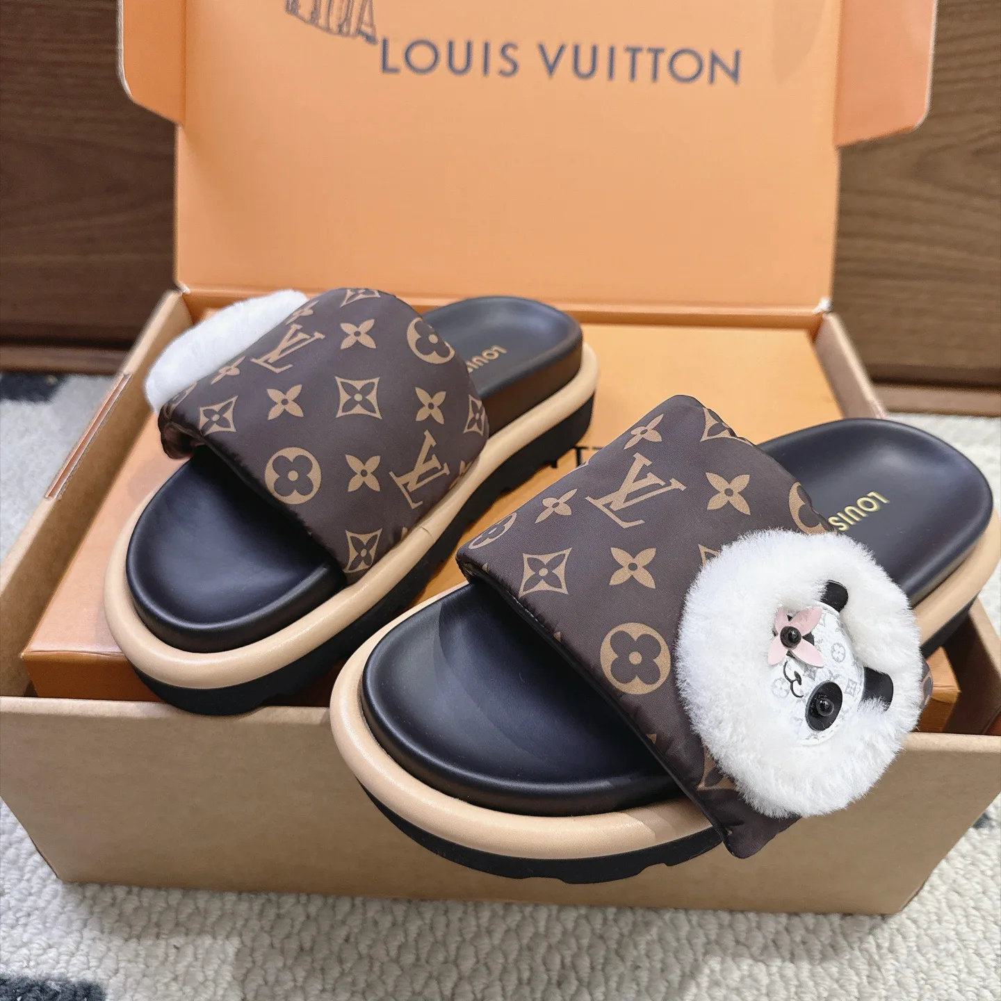 Шлепанцы Женские Louis Vuitton 18025805