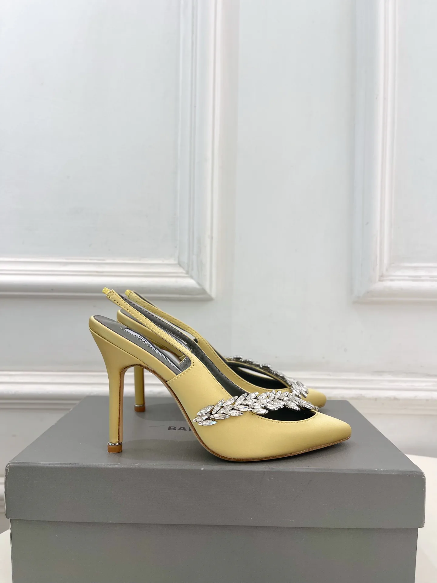 Босоножки Женские Balenciaga 17506914