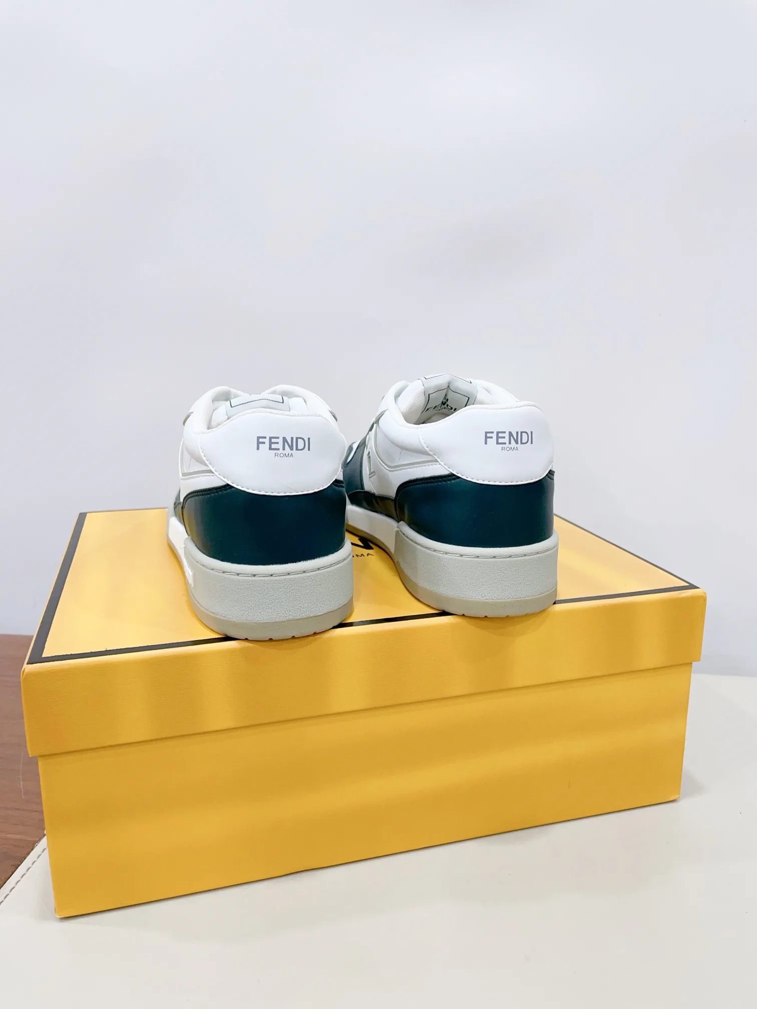 Кроссовки Женские Fendi 2968