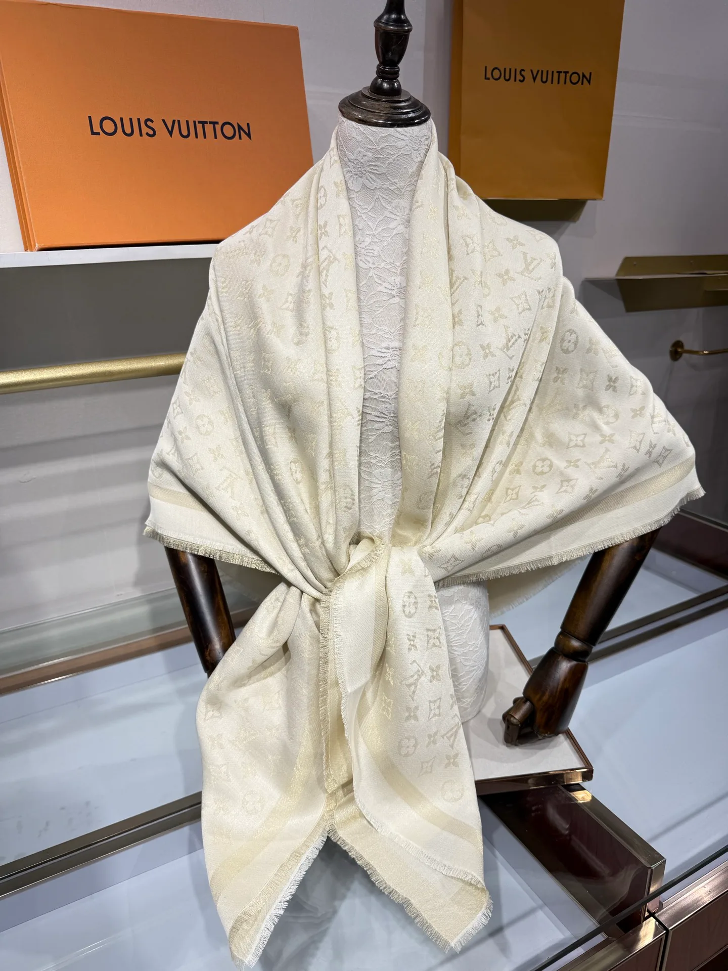 Шарфы Louis Vuitton 17795653