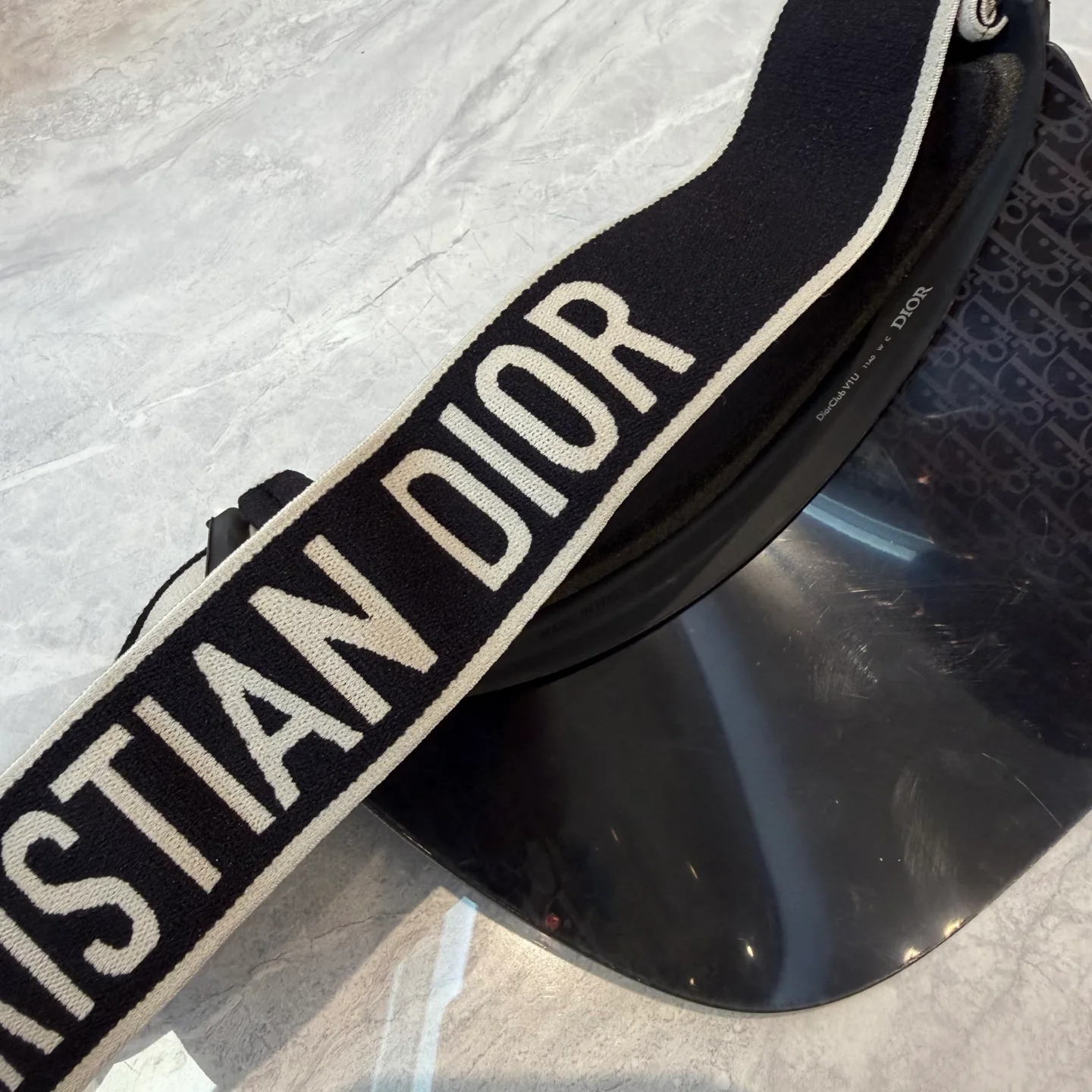 Головные Уборы Christian Dior 13294392