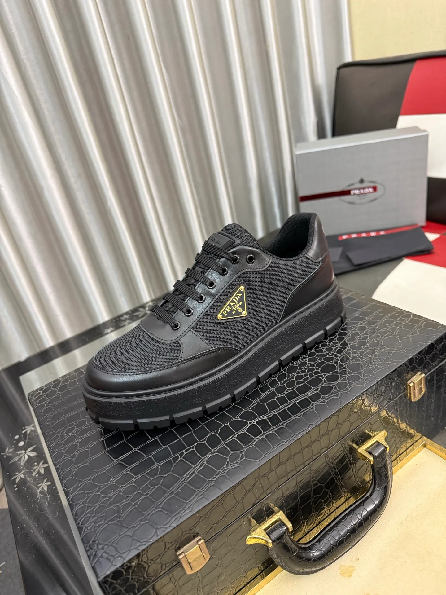 Кроссовки Женские Prada 18417415