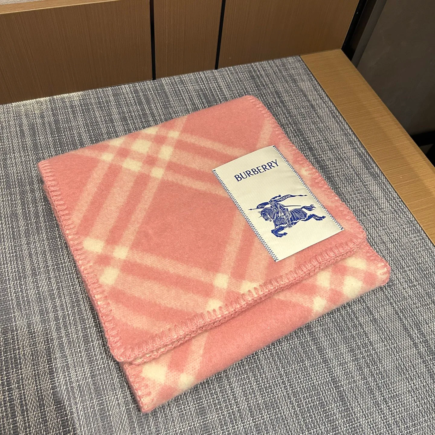 Шарфы Burberry 18507371