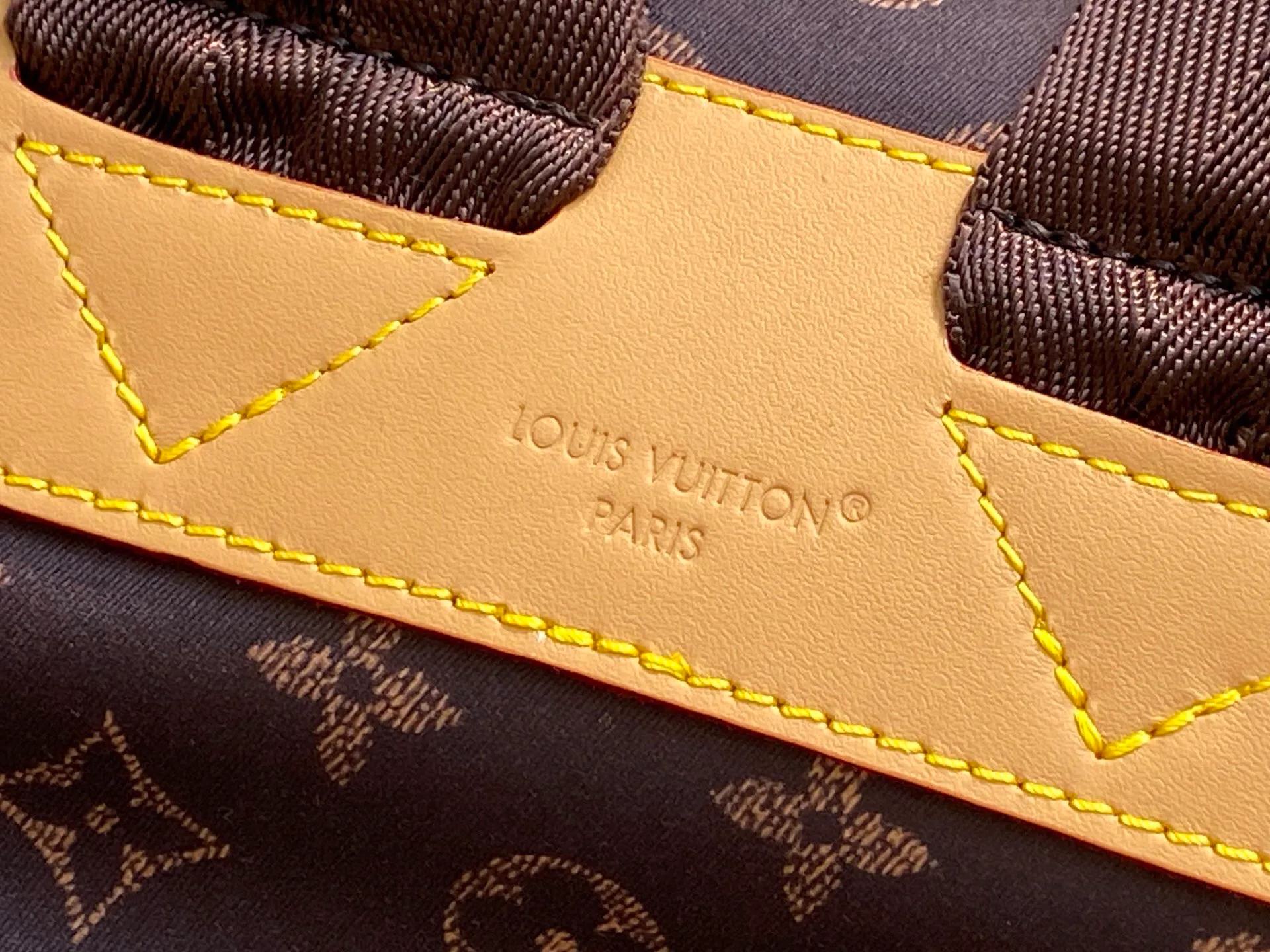 Рюкзаки Женские Louis Vuitton 18240340
