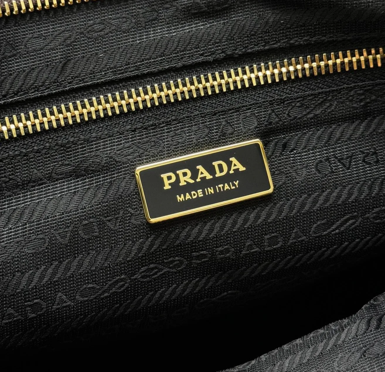 Классические Сумки Женские Prada 11462545