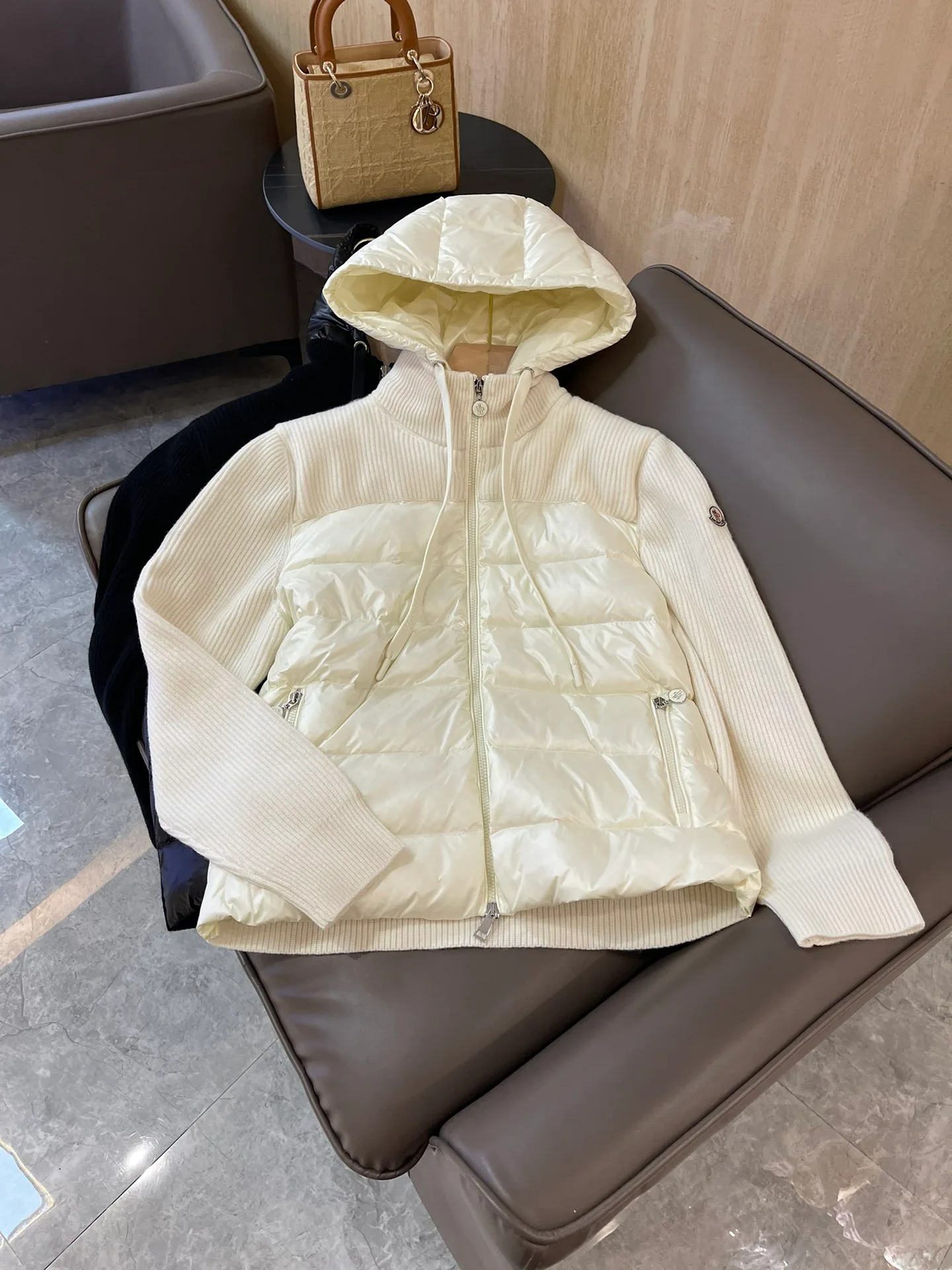 Куртки И Пуховики Женские Moncler 17886536