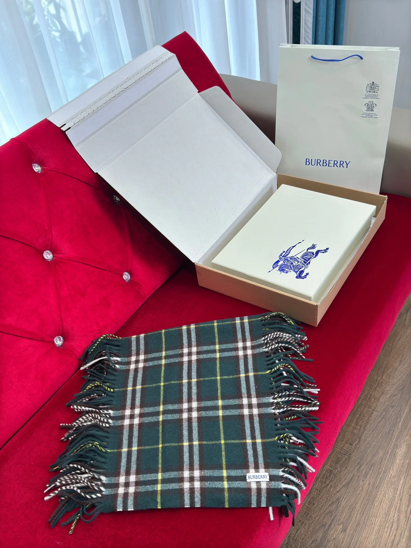 Шарфы Burberry 18287475