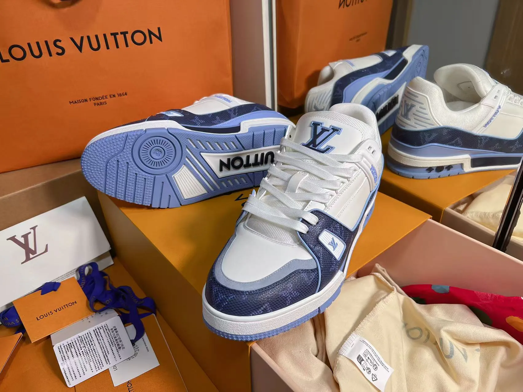 Кроссовки Женские Louis Vuitton 11696569