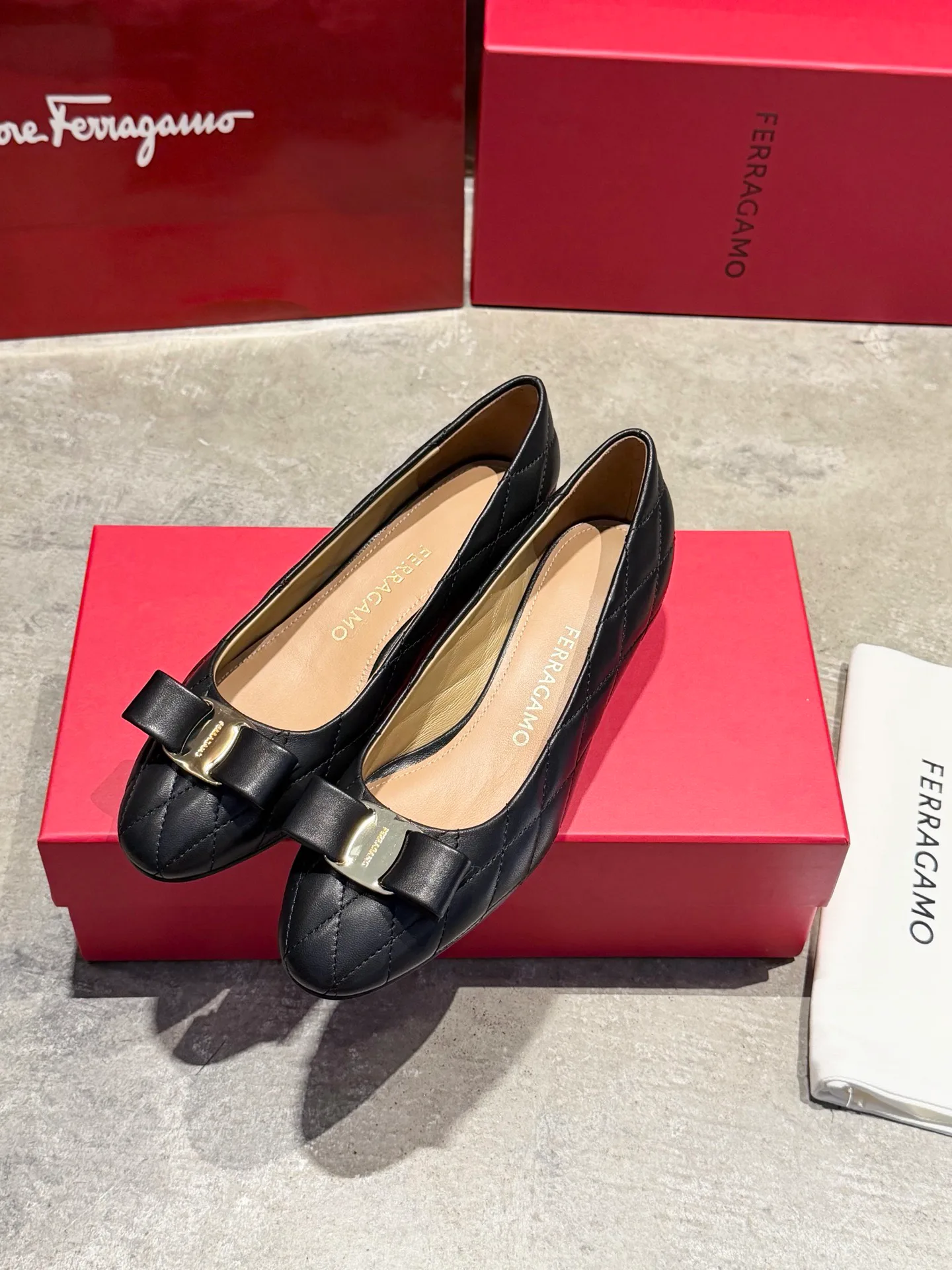 Туфли Женские Salvatore Ferragamo 18146769