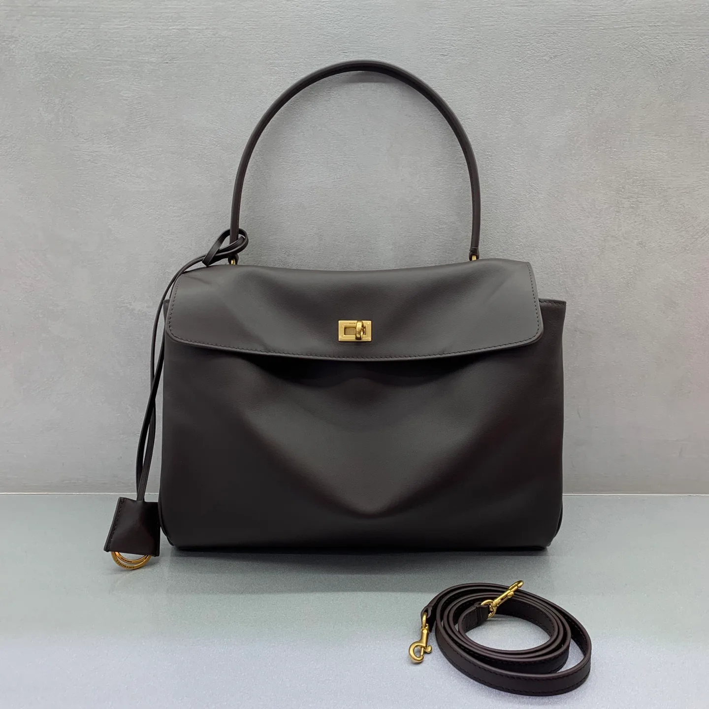 Классические Сумки Женские Balenciaga 18136468