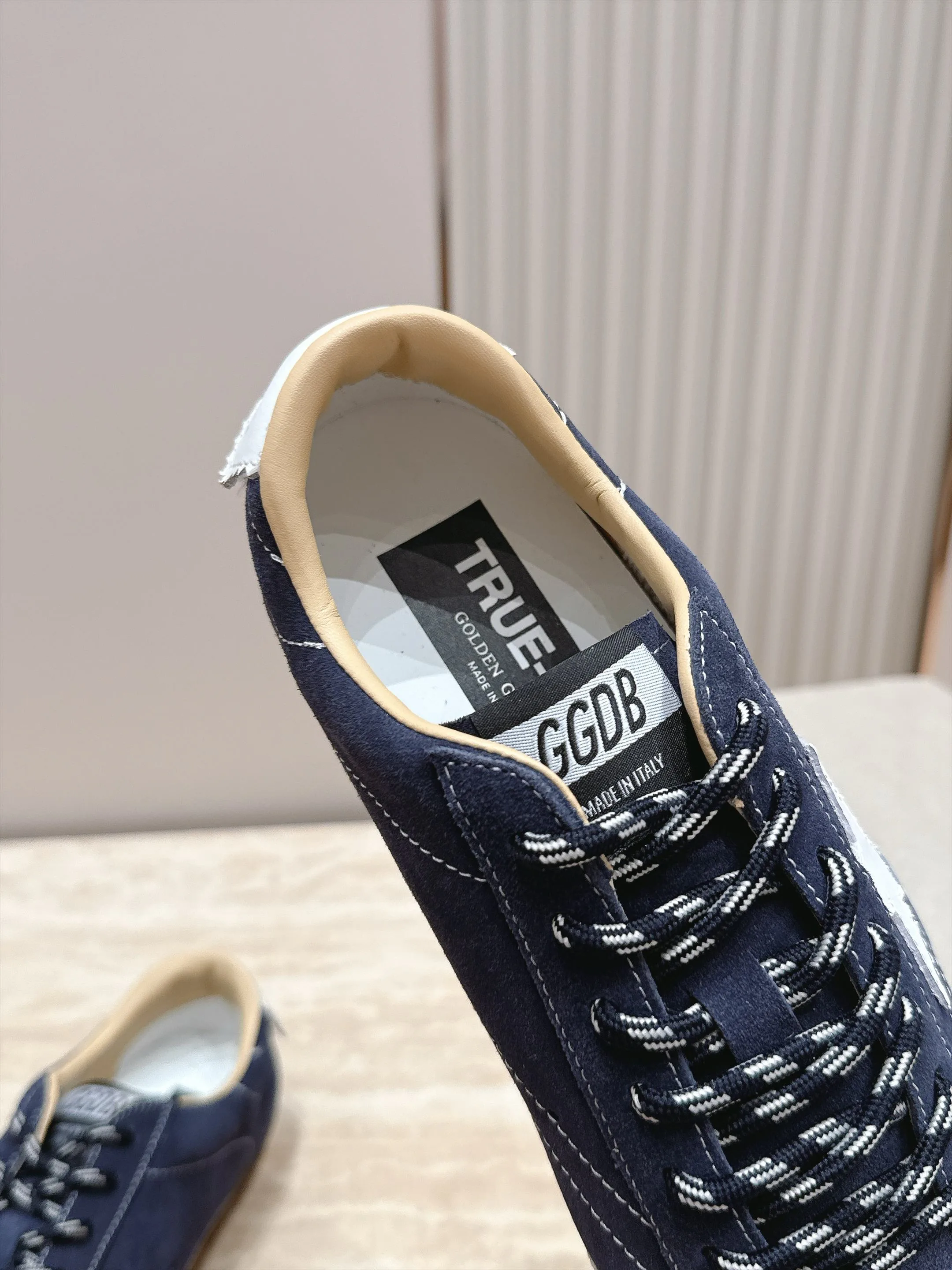 Кроссовки Женские Golden Goose 18420765