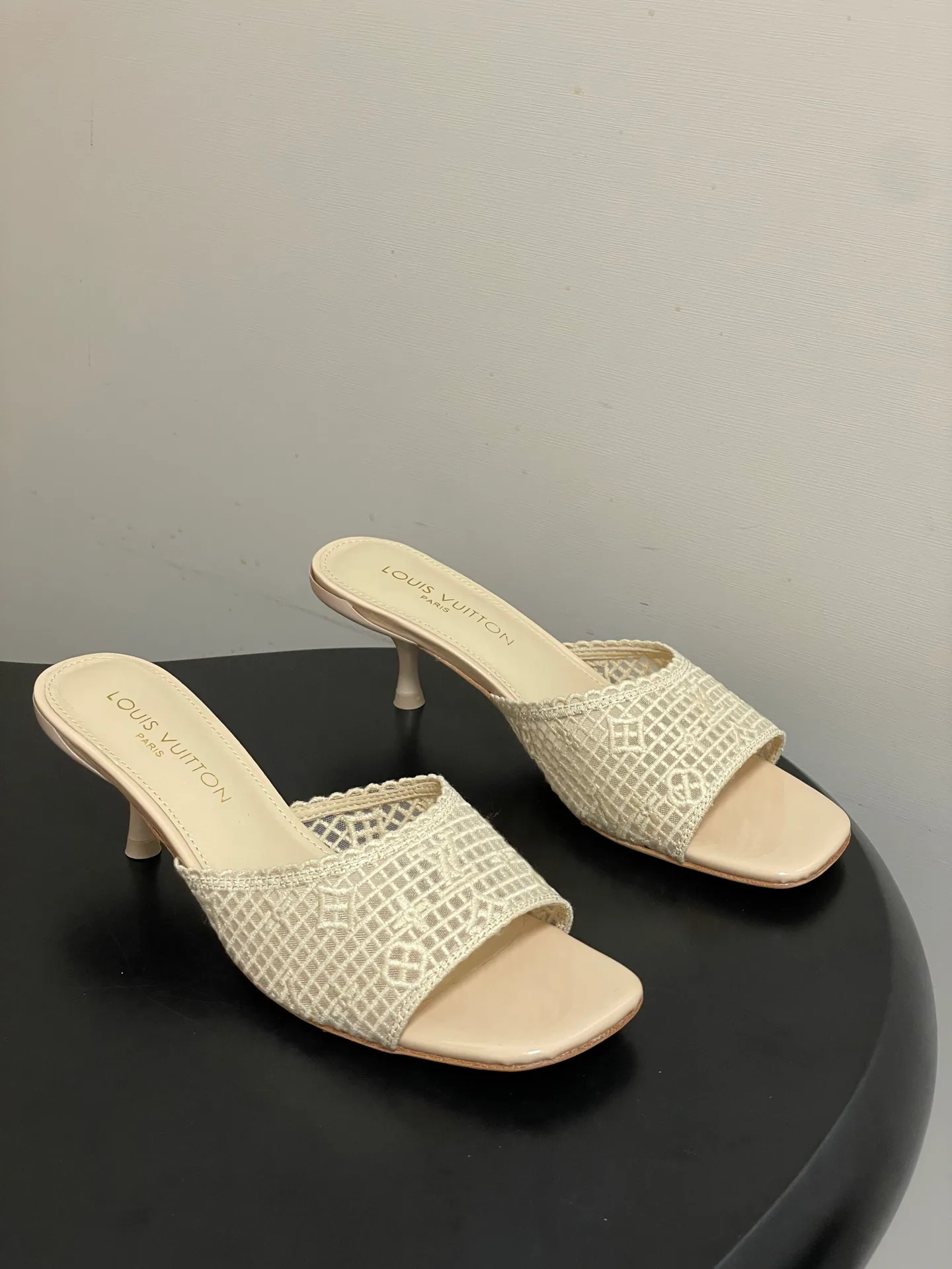 Босоножки Женские Louis Vuitton 13343908