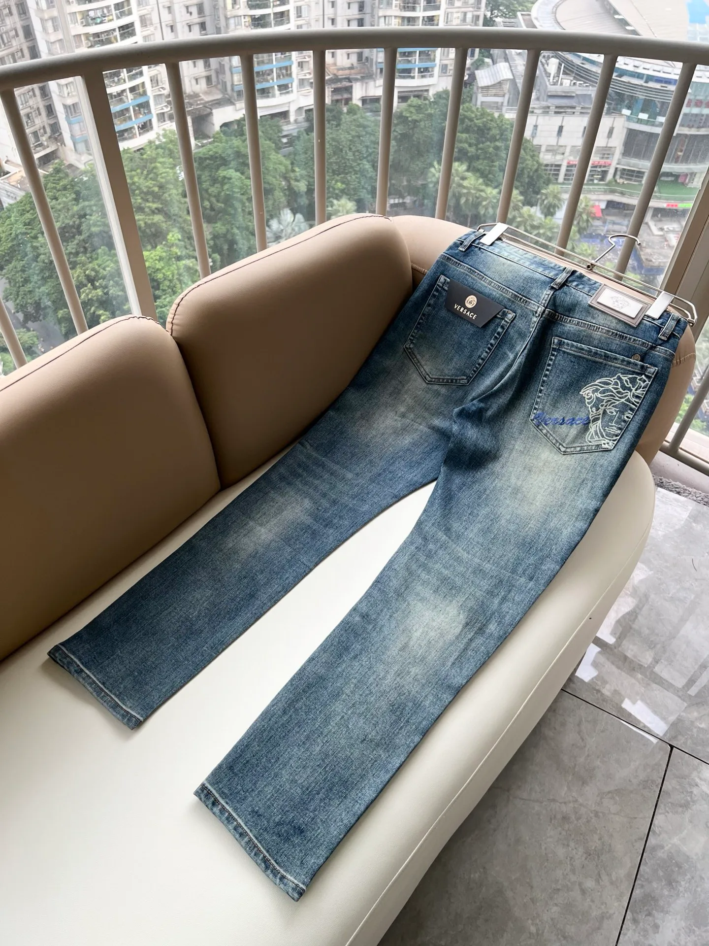 Джинсы Мужские Versace 18343204