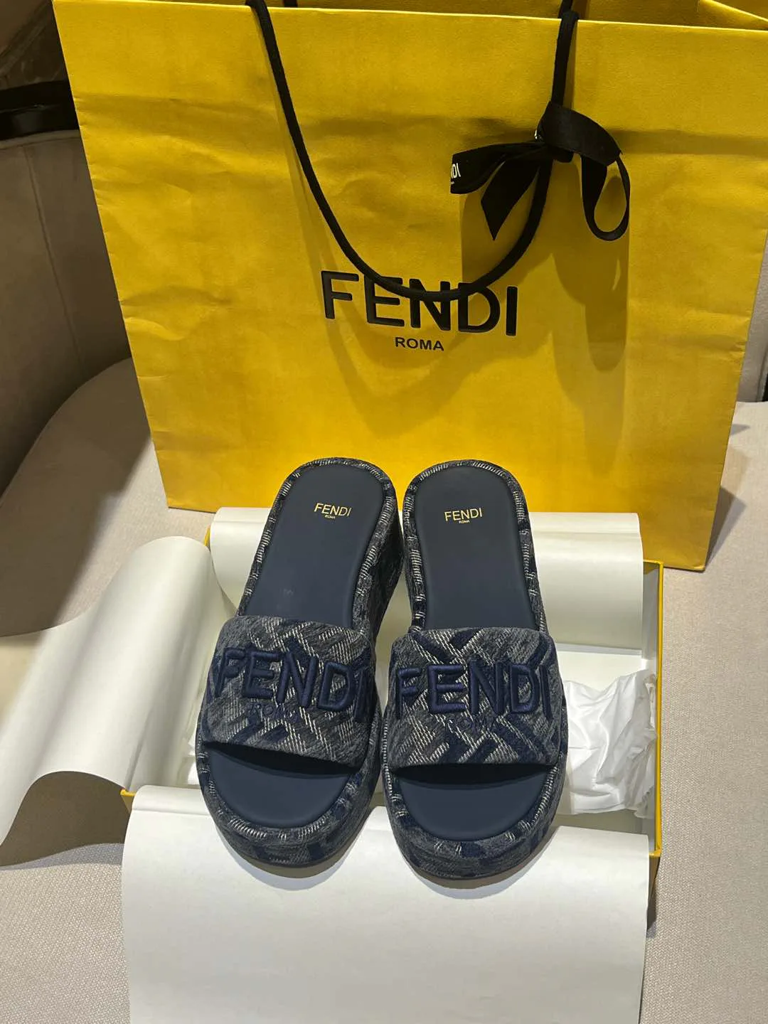 Шлепанцы Женские Fendi 18158