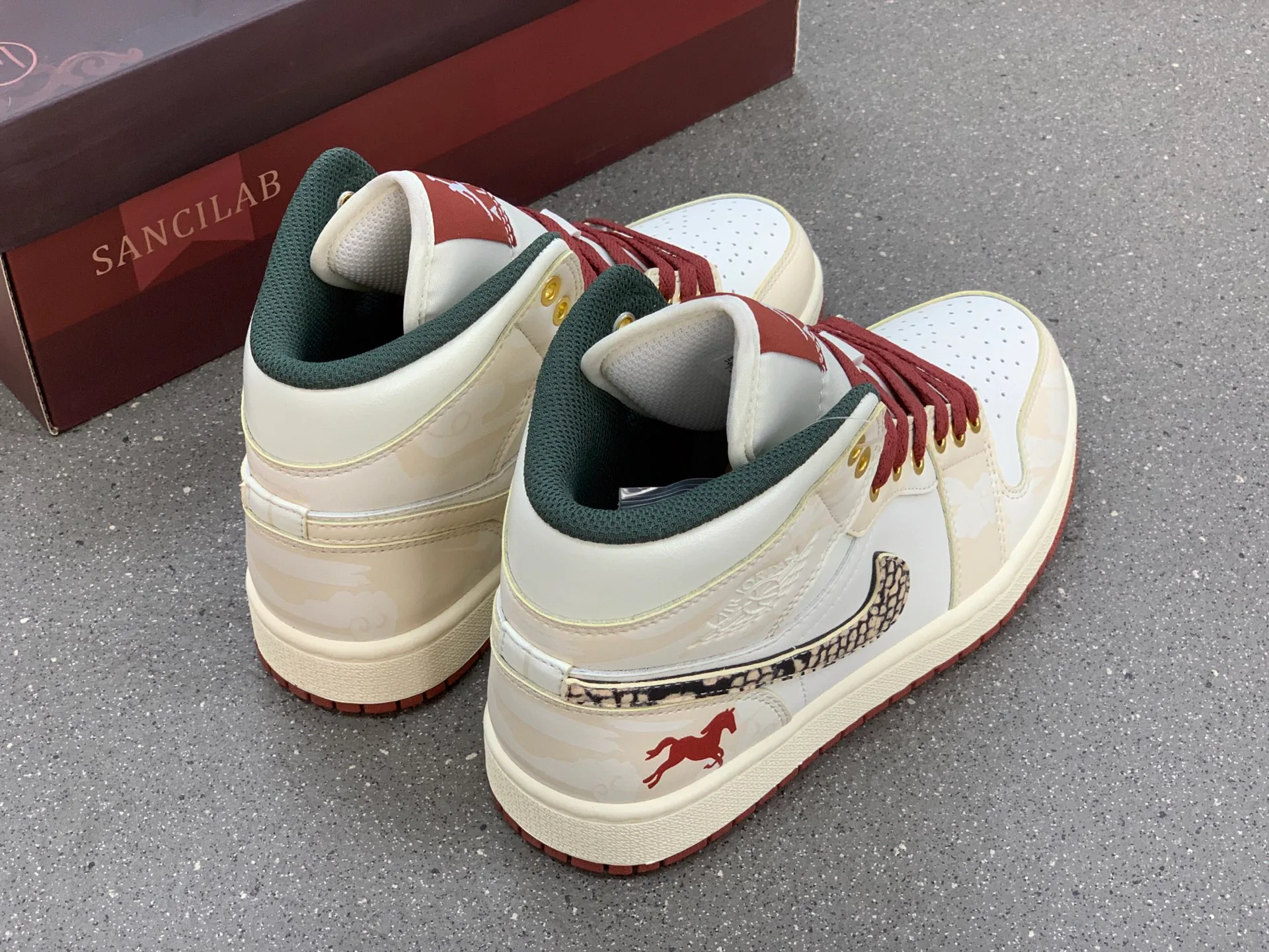 Кроссовки Женские Air Jordan 839921