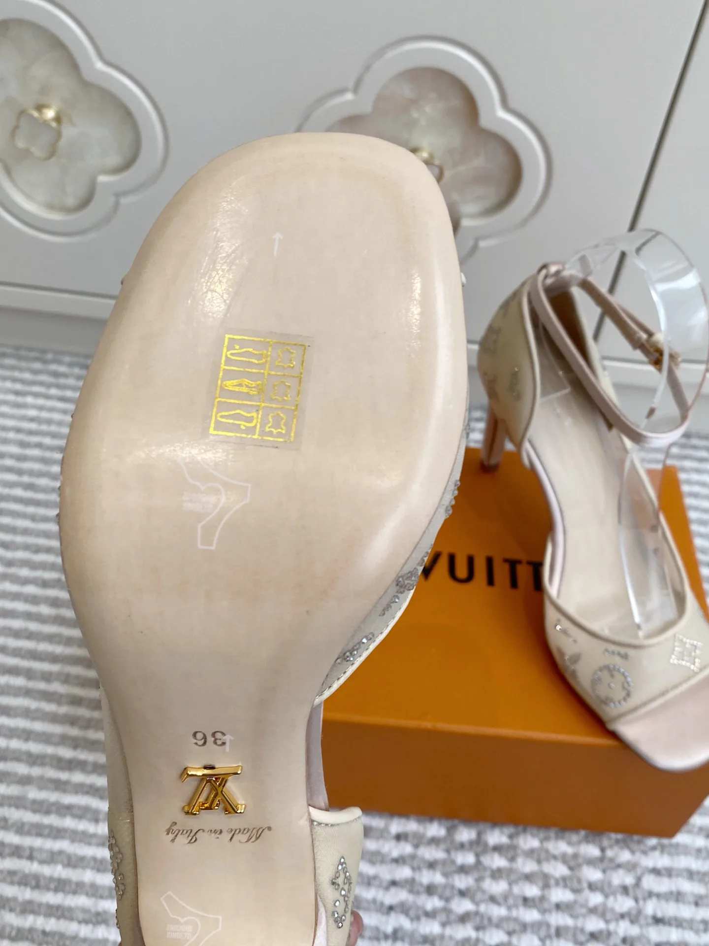 Босоножки Женские Louis Vuitton 12779845